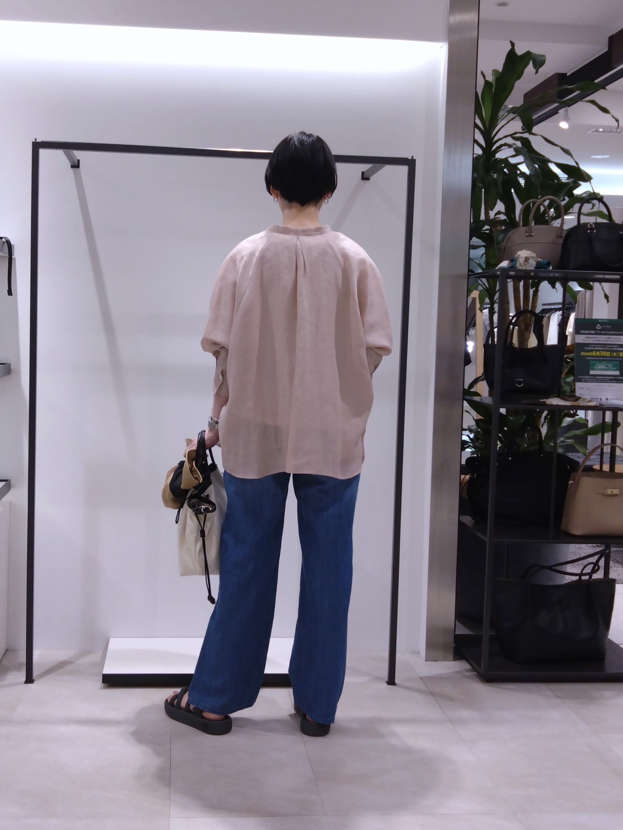 まちこさんの「UNTITLED｜コットンロゴTシャツ」を使ったコーディネート