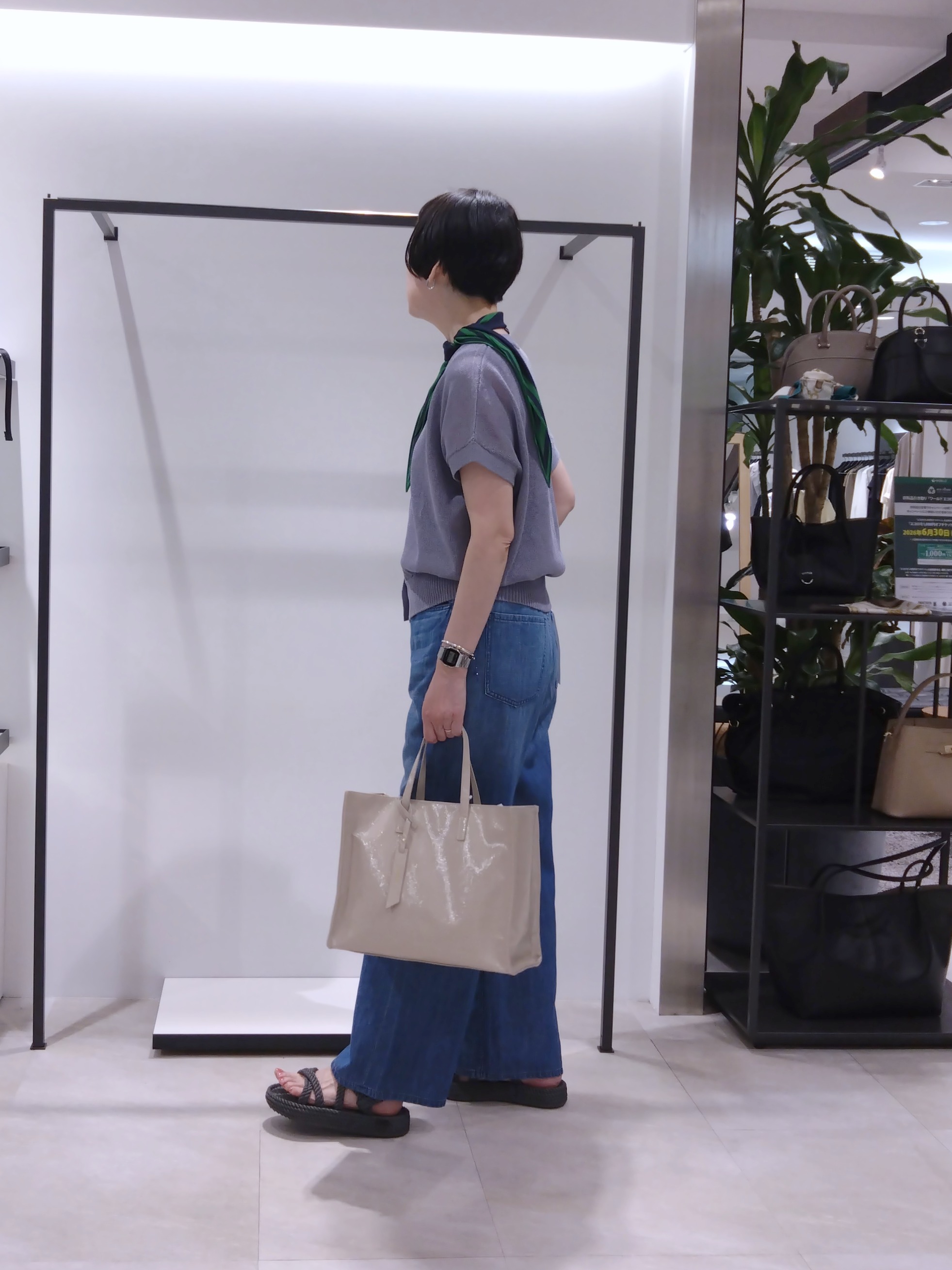 まちこさんの「UNTITLED｜【洗える/清涼感】ドライタッチスリーブレスカーディガン」を使ったコーディネート