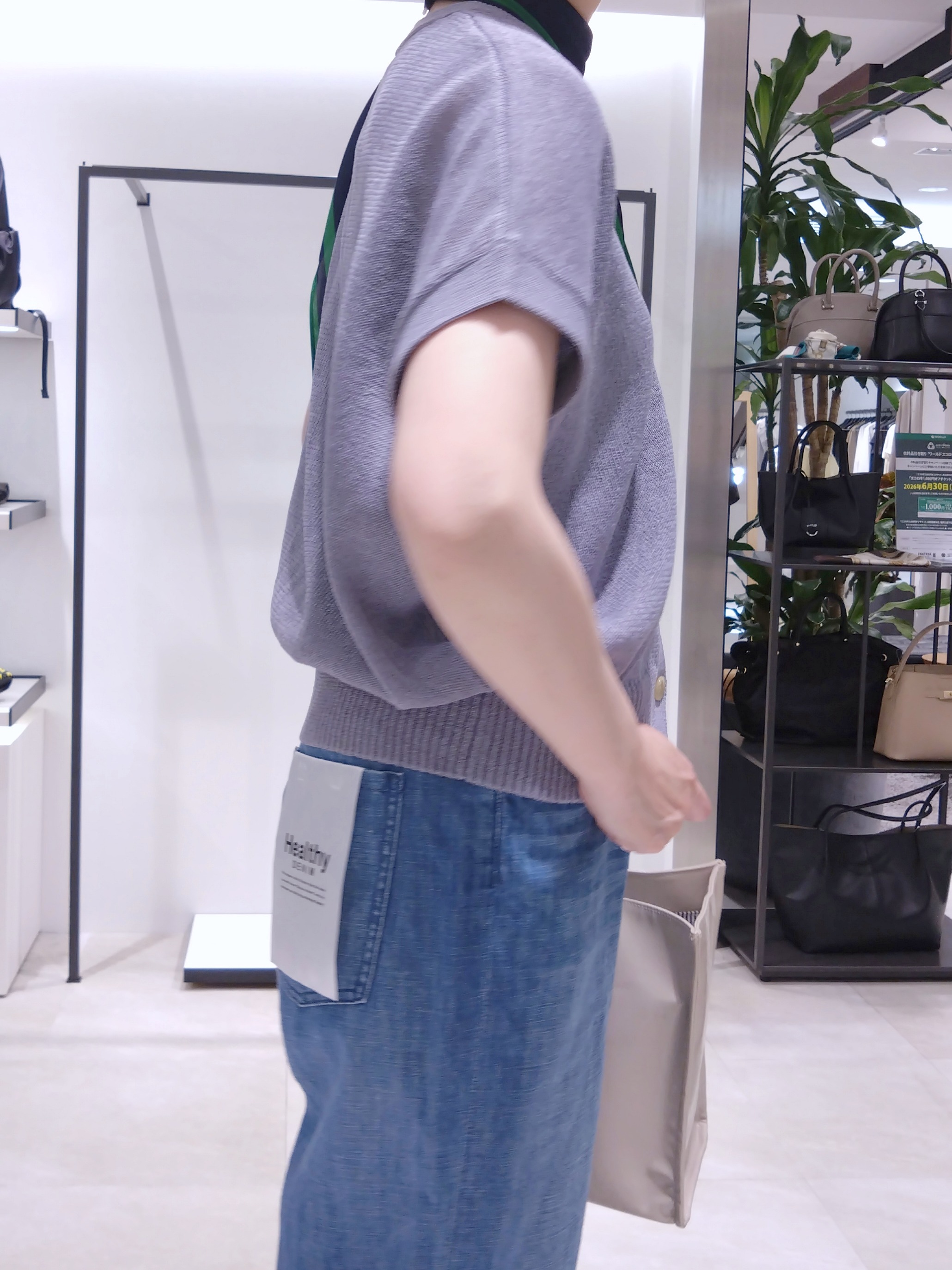 まちこさんの「UNTITLED｜【洗える/清涼感】ドライタッチスリーブレスカーディガン」を使ったコーディネート