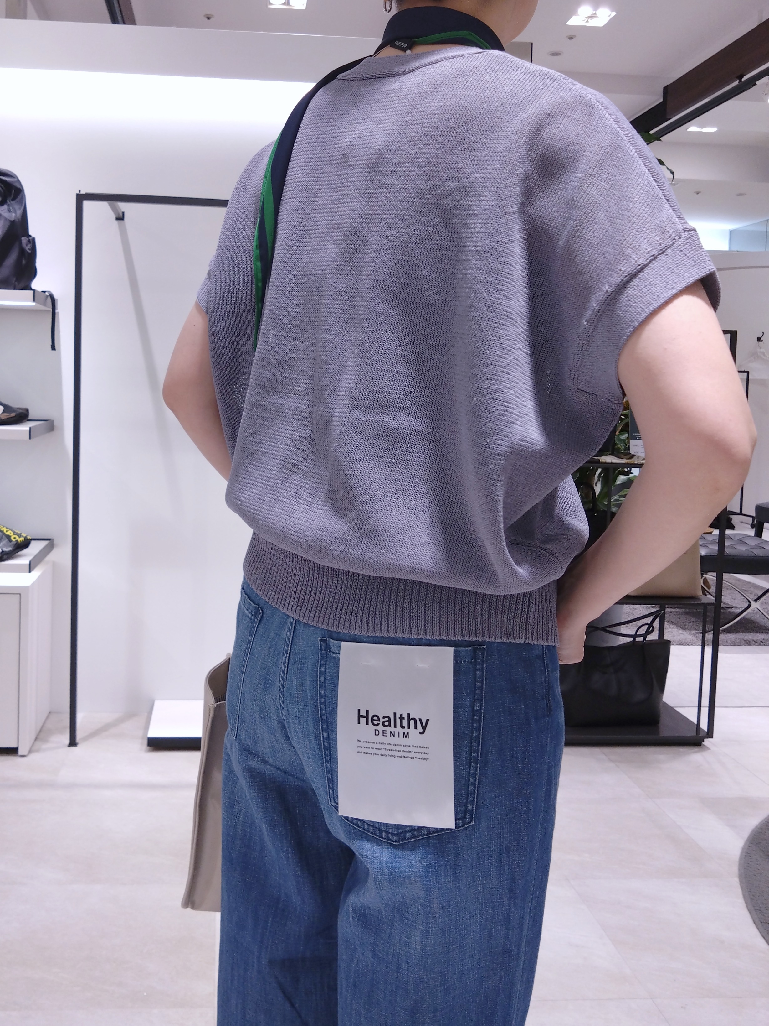 まちこさんの「UNTITLED｜【洗える/清涼感】ドライタッチスリーブレスカーディガン」を使ったコーディネート