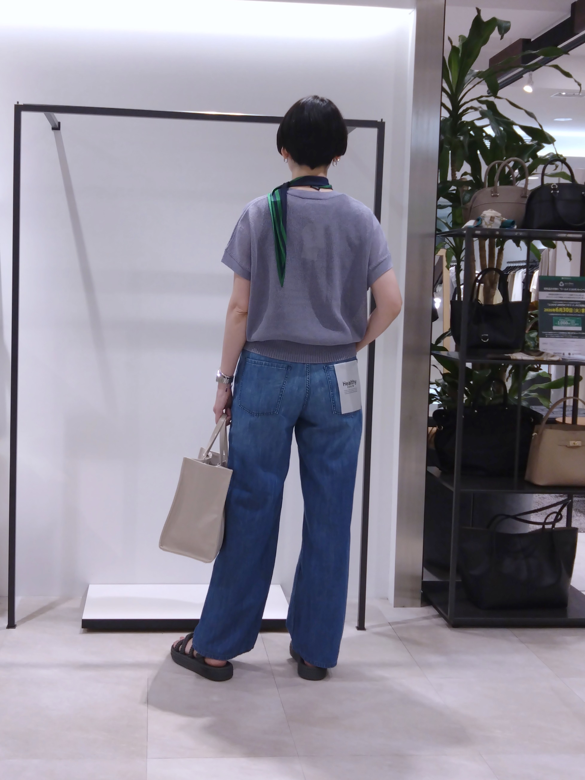 まちこさんの「UNTITLED｜【洗える/清涼感】ドライタッチスリーブレスカーディガン」を使ったコーディネート