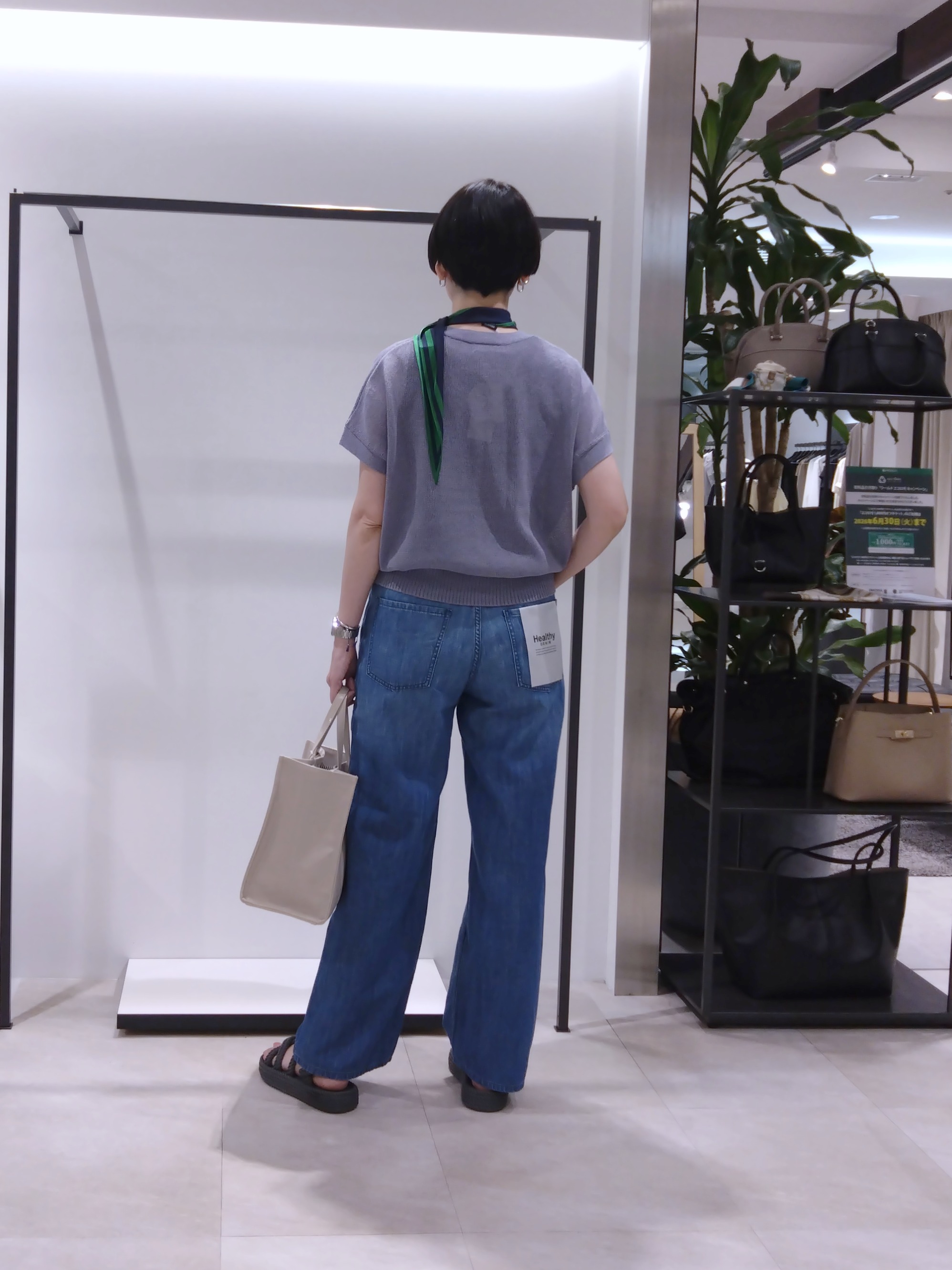 まちこさんの「UNTITLED｜【洗える/清涼感】ドライタッチスリーブレスカーディガン」を使ったコーディネート