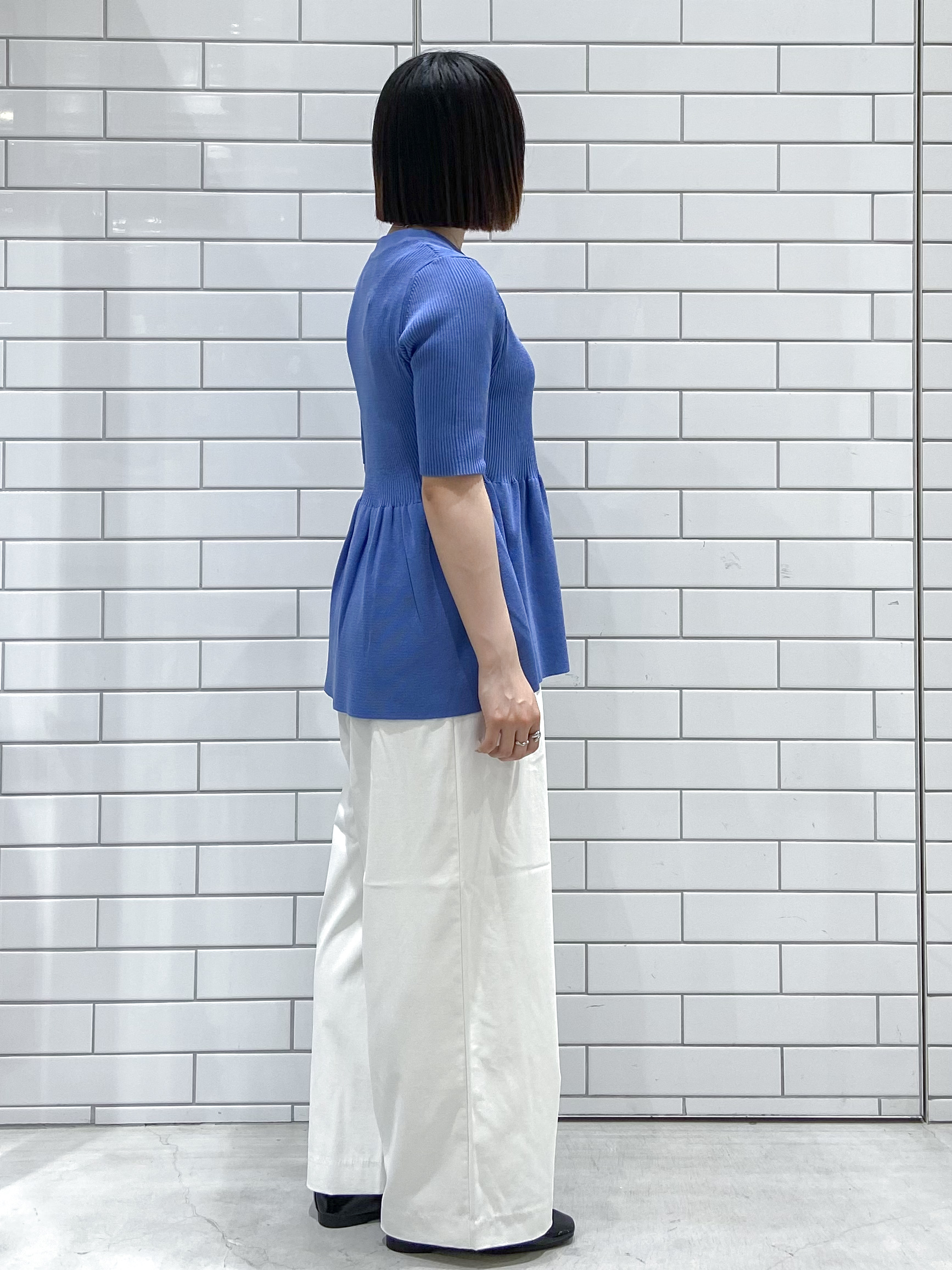 kimiさんの「OPAQUE.CLIP｜ペプラムVネックニットカーディガン【洗濯機OK／抗ピル】」を使ったコーディネート
