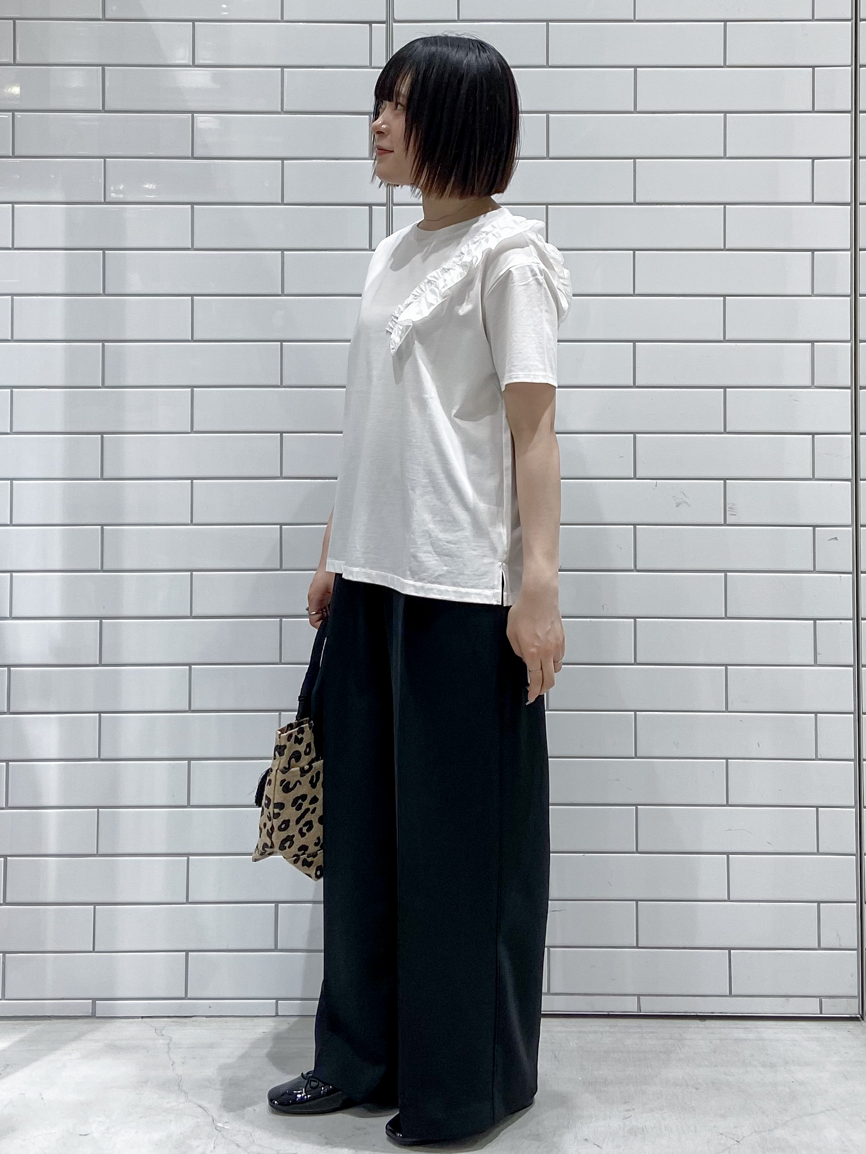kimiさんの「OPAQUE.CLIP｜【UV／接触冷感】フリルショルダーカットソー《洗濯機OK》」を使ったコーディネート