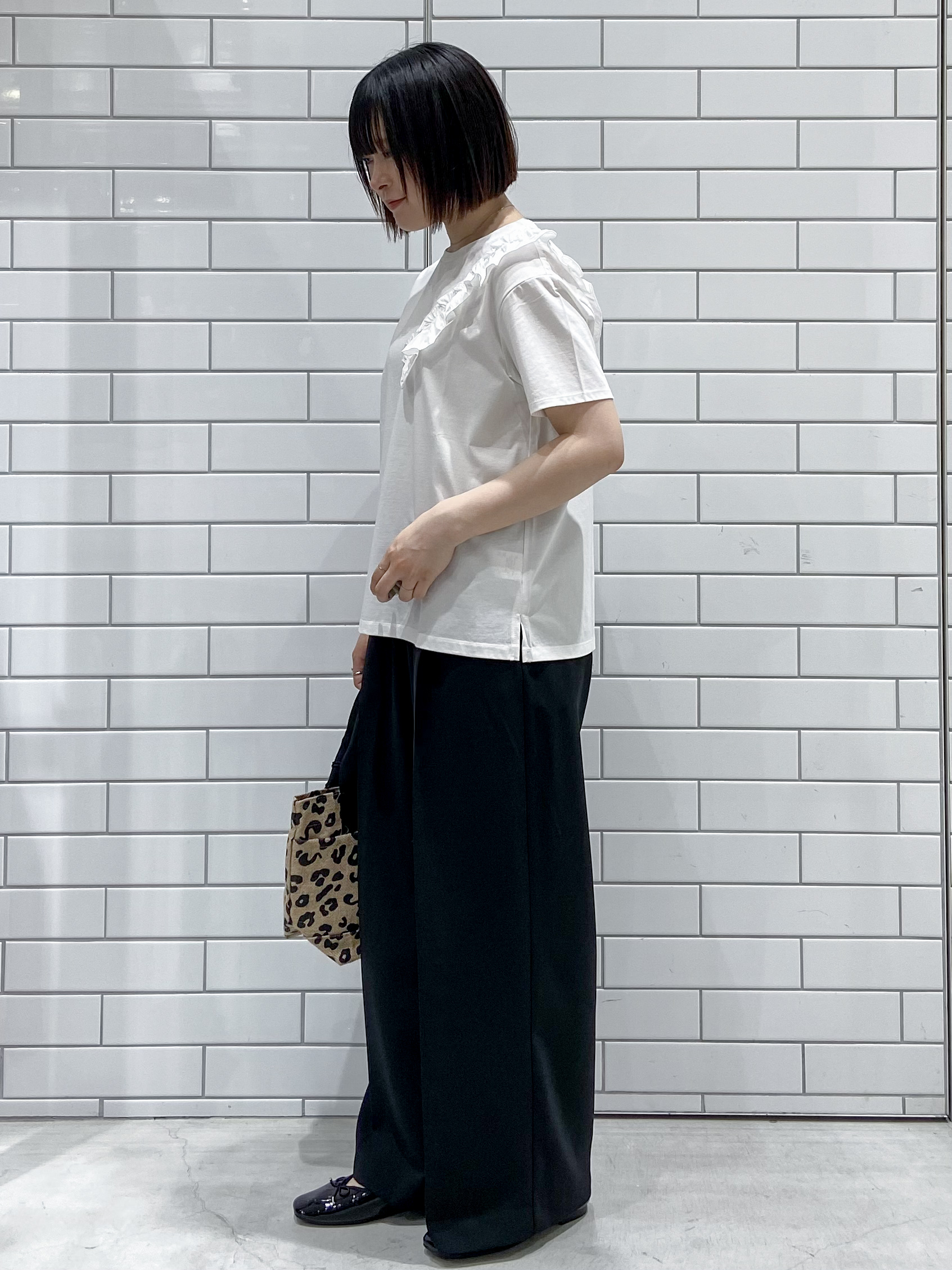 kimiさんの「OPAQUE.CLIP｜【UV／接触冷感】フリルショルダーカットソー《洗濯機OK》」を使ったコーディネート