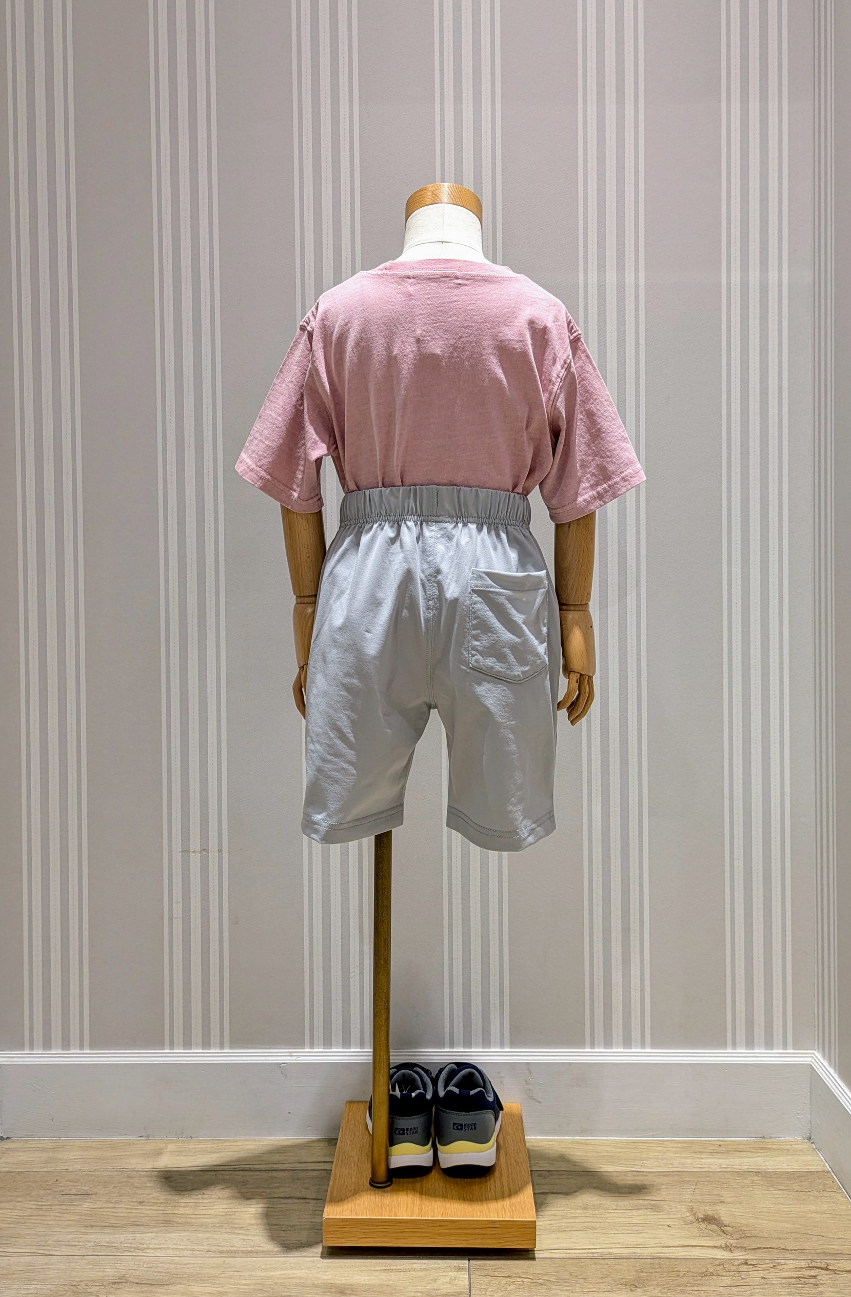Yoshidaさんの「Dessin｜【リンクコーデ可/洗える】ピグメント染め Tシャツ」を使ったコーディネート