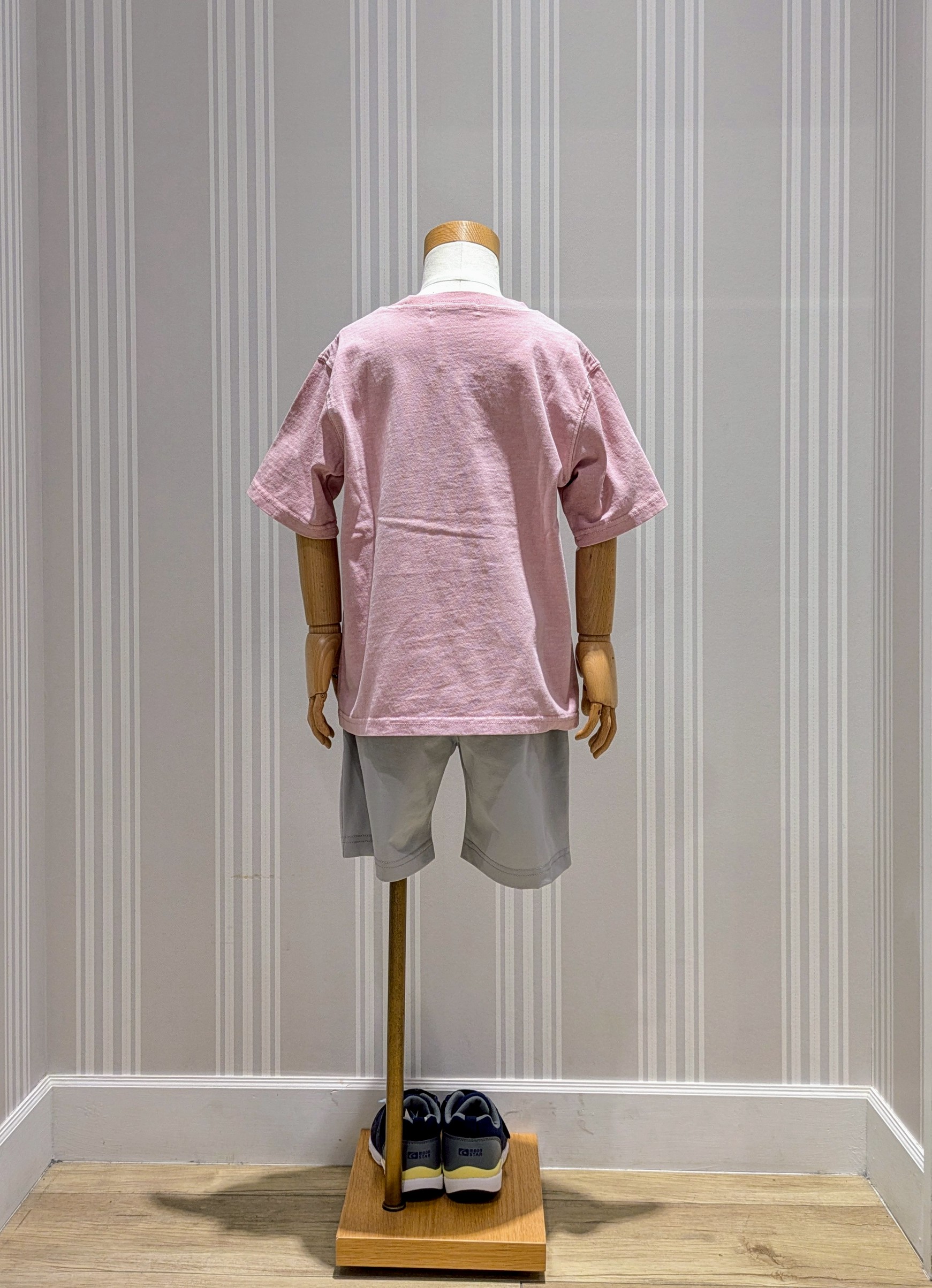 Yoshidaさんの「Dessin｜【リンクコーデ可/洗える】ピグメント染め Tシャツ」を使ったコーディネート