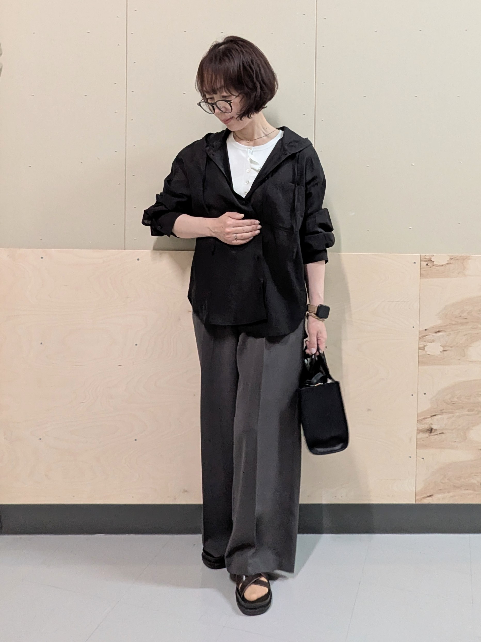 mamさんの「OPAQUE.CLIP｜【洗濯機OK】フード付きシアーシャツ」を使ったコーディネート