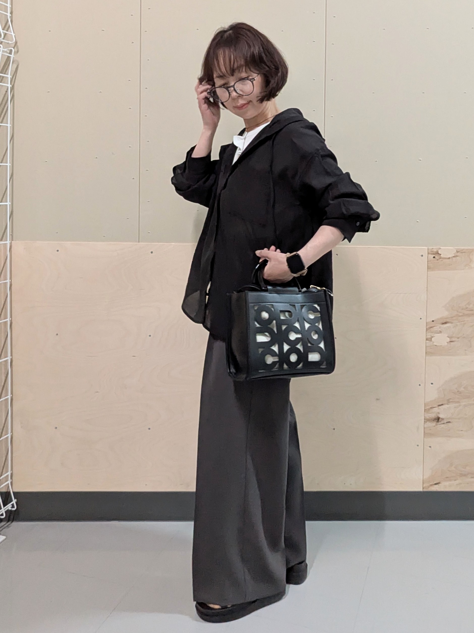 mamさんの「OPAQUE.CLIP｜【洗濯機OK】フード付きシアーシャツ」を使ったコーディネート