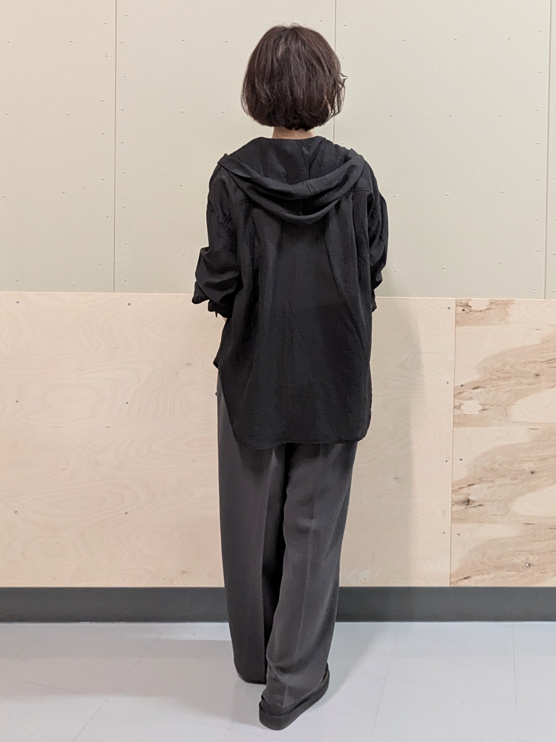 mamさんの「OPAQUE.CLIP｜【洗濯機OK】フード付きシアーシャツ」を使ったコーディネート