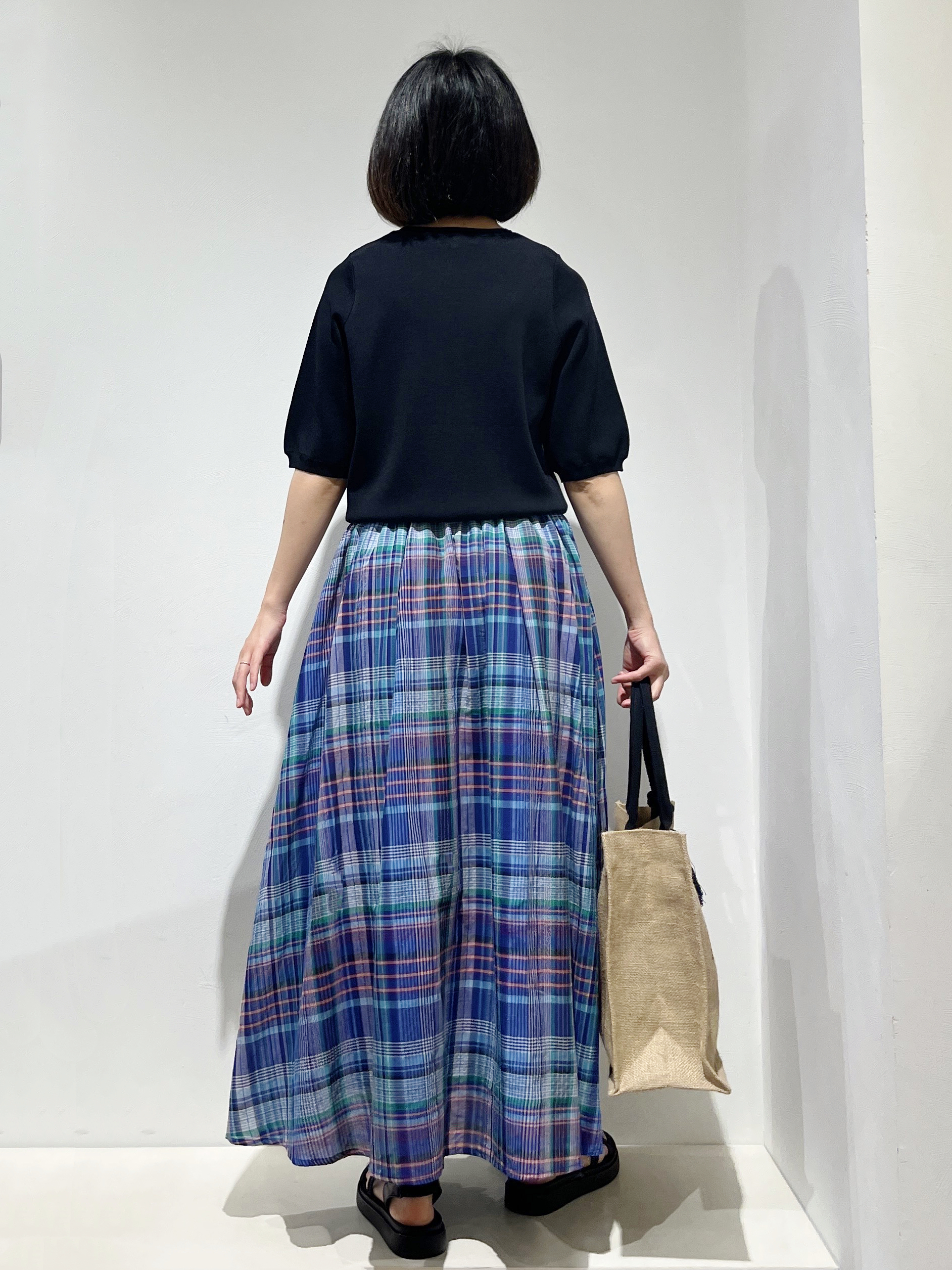 Fujiharuさんの「grove｜【シリーズ累計36万枚/UVカット・ひんやり・洗濯機OK】やわらかドライタッチ 五分袖クルーネックニ」を使ったコーディネート
