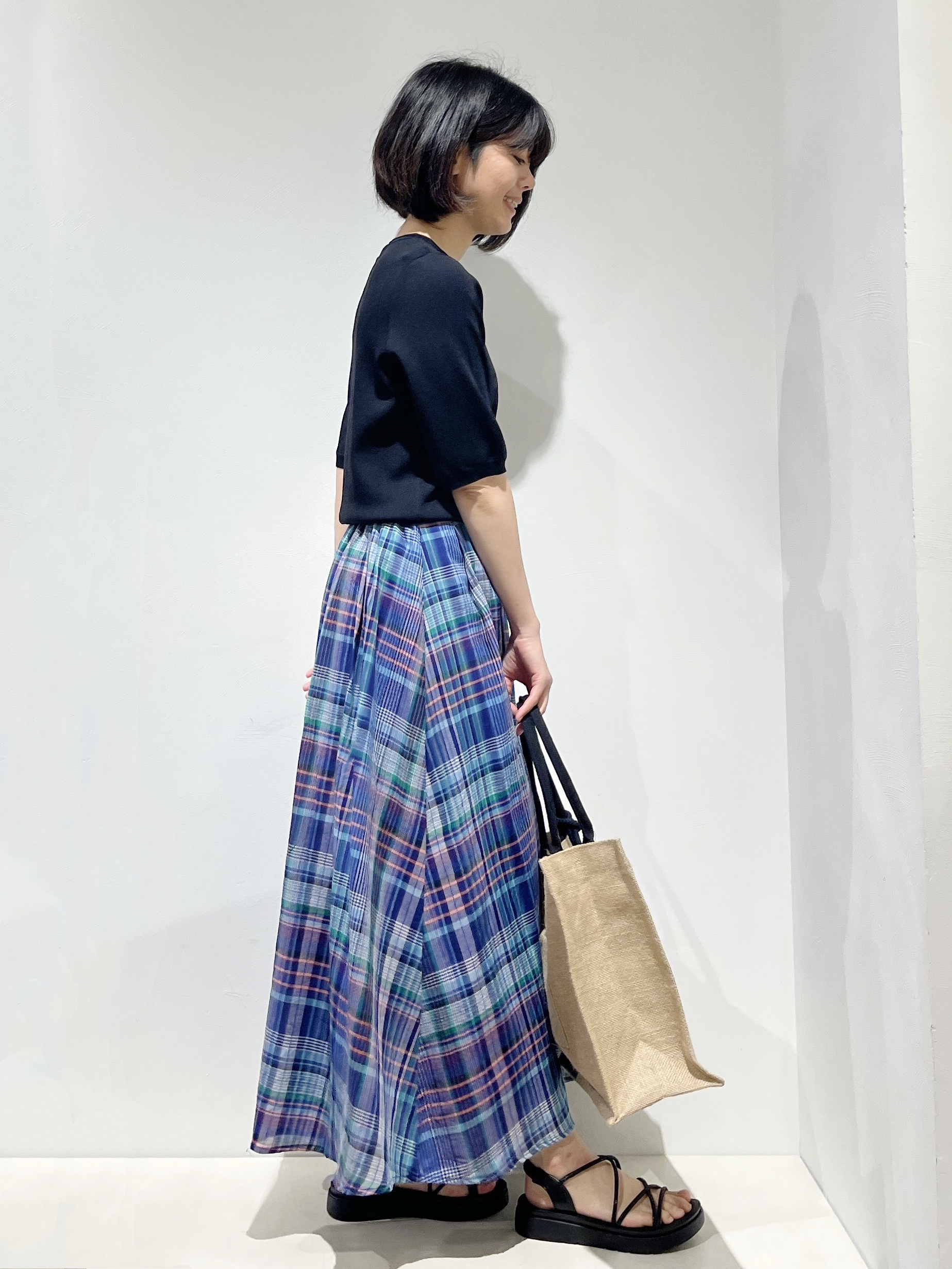 Fujiharuさんの「grove｜【シリーズ累計36万枚/UVカット・ひんやり・洗濯機OK】やわらかドライタッチ 五分袖クルーネックニ」を使ったコーディネート