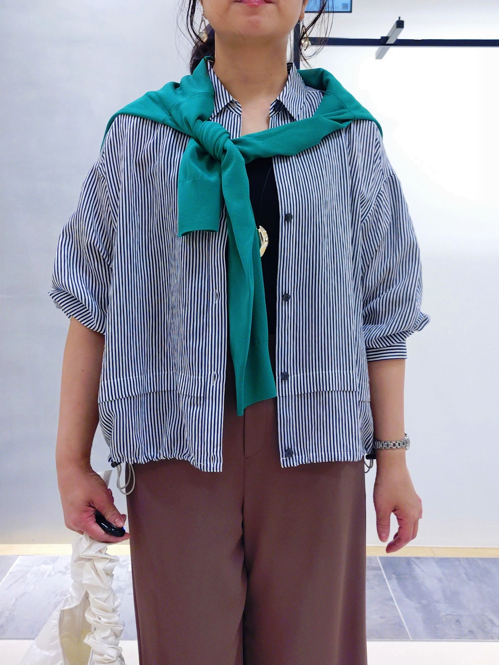 TOMOMIさんの「INDIVI｜【接触冷感／透湿／着る日傘】イージーワイドパンツ」を使ったコーディネート