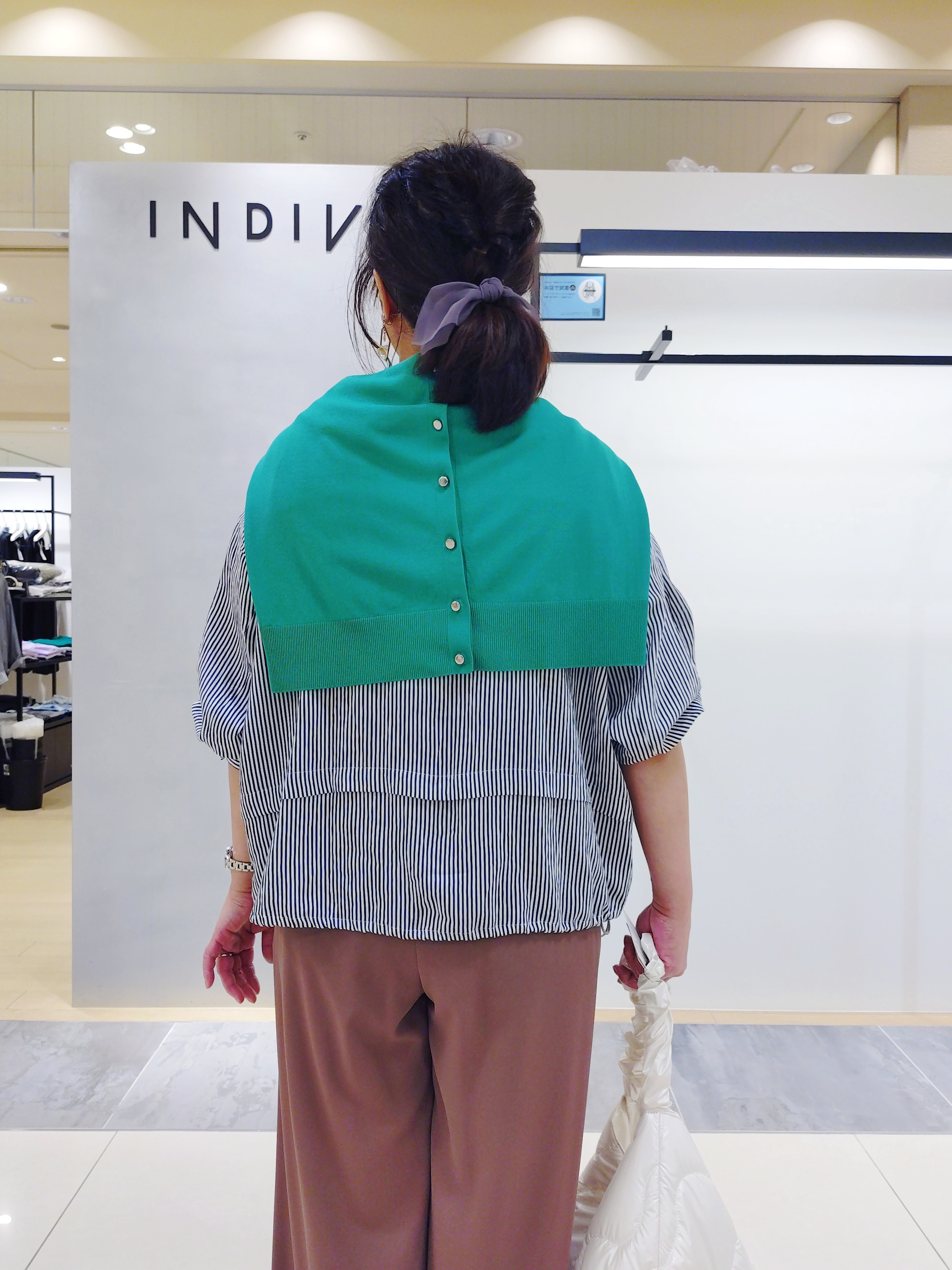 TOMOMIさんの「INDIVI｜【接触冷感／透湿／着る日傘】イージーワイドパンツ」を使ったコーディネート