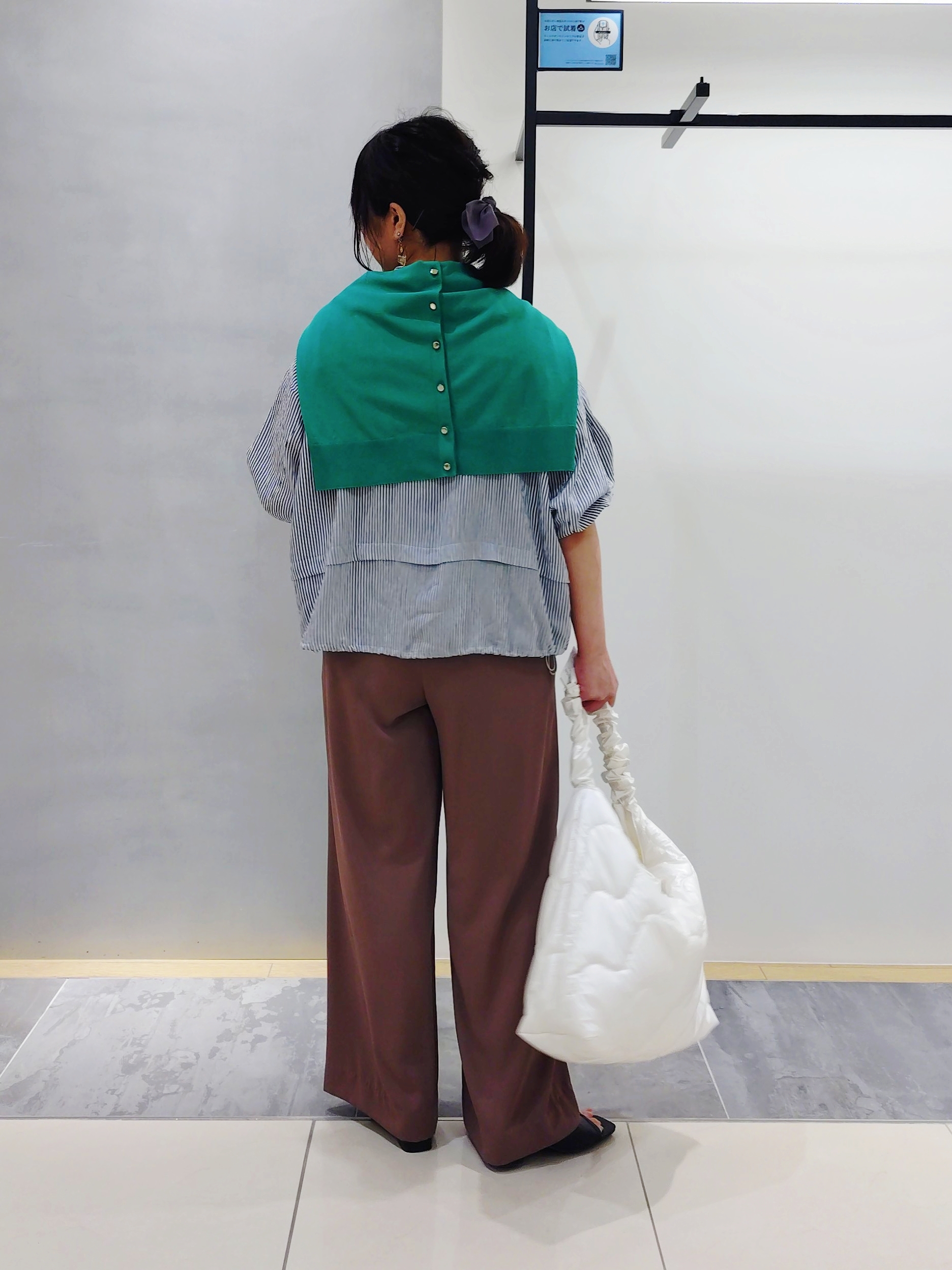 TOMOMIさんの「INDIVI｜【接触冷感／透湿／着る日傘】イージーワイドパンツ」を使ったコーディネート