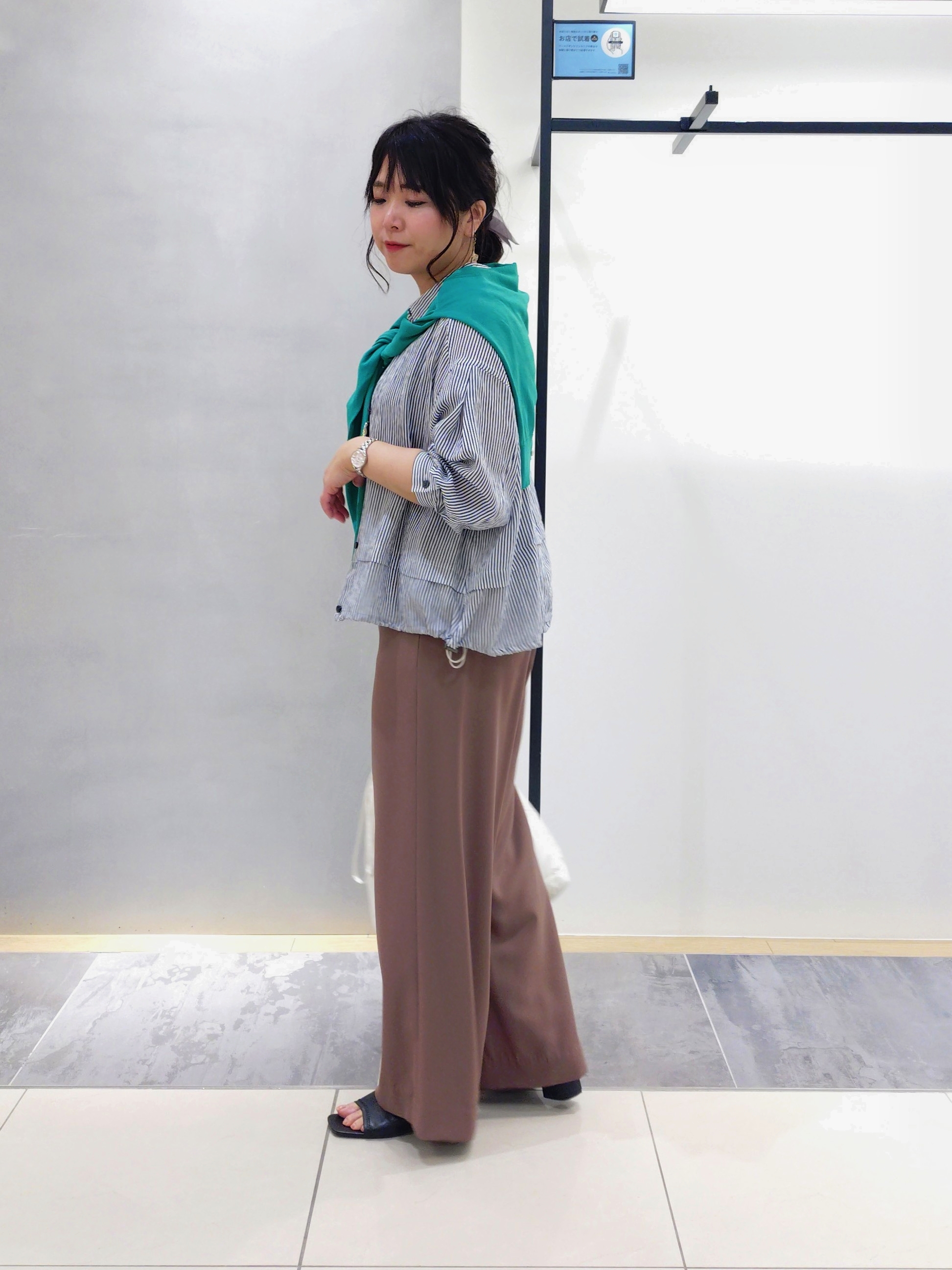 TOMOMIさんの「INDIVI｜【接触冷感／透湿／着る日傘】イージーワイドパンツ」を使ったコーディネート