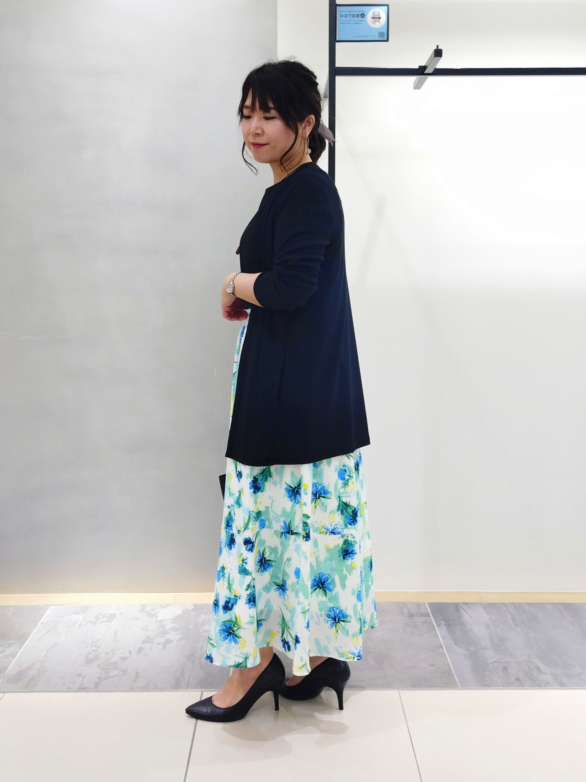 TOMOMIさんの「INDIVI｜【UVケア】着流しミドル丈カーディガンジャージ」を使ったコーディネート