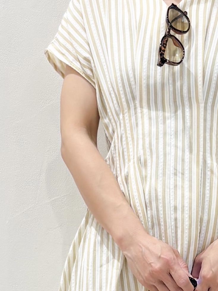 ちえさんの「OPAQUE.CLIP｜Vネックウエストタックワンピース【イージーアイロン/洗濯機OK】」を使ったコーディネート