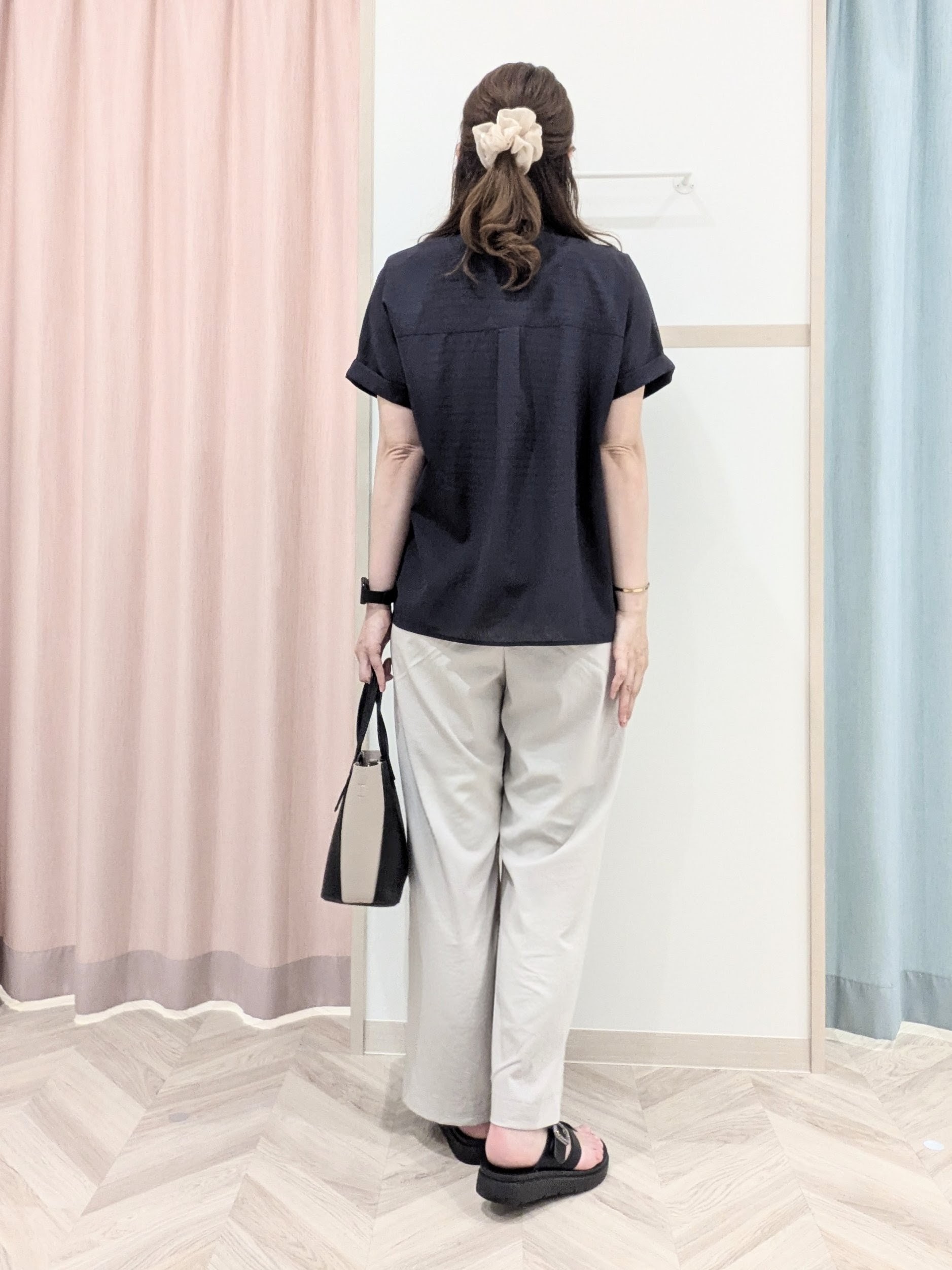 miyuさんの「SHOO･LA･RUE｜【通気性〇/UV/S-LL】風が通り抜ける 半袖バンドカラーシアーシャツ」を使ったコーディネート