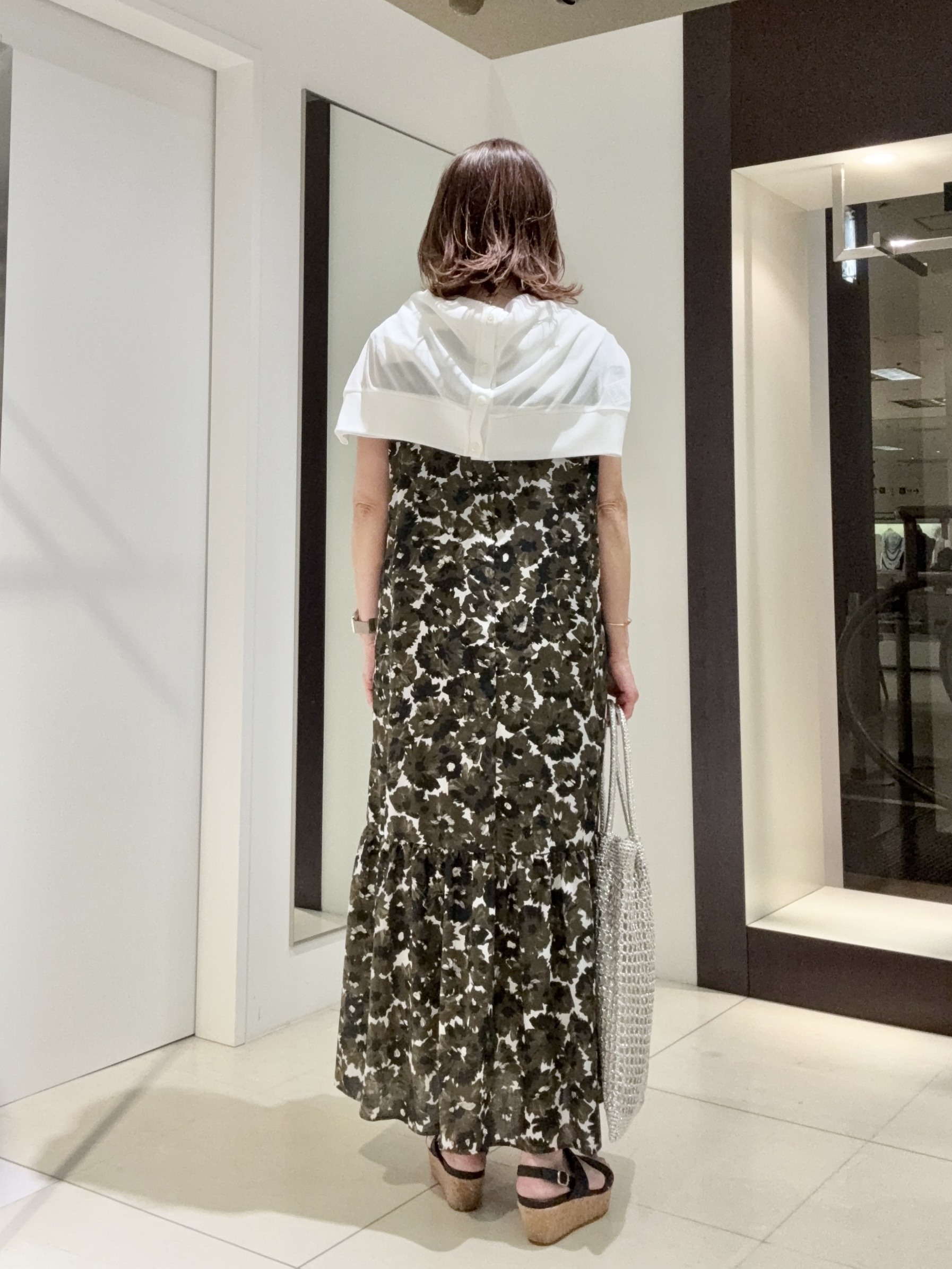 tomoさんの「UNTITLED｜【花柄/着映え】フラワープリントワンピース」を使ったコーディネート