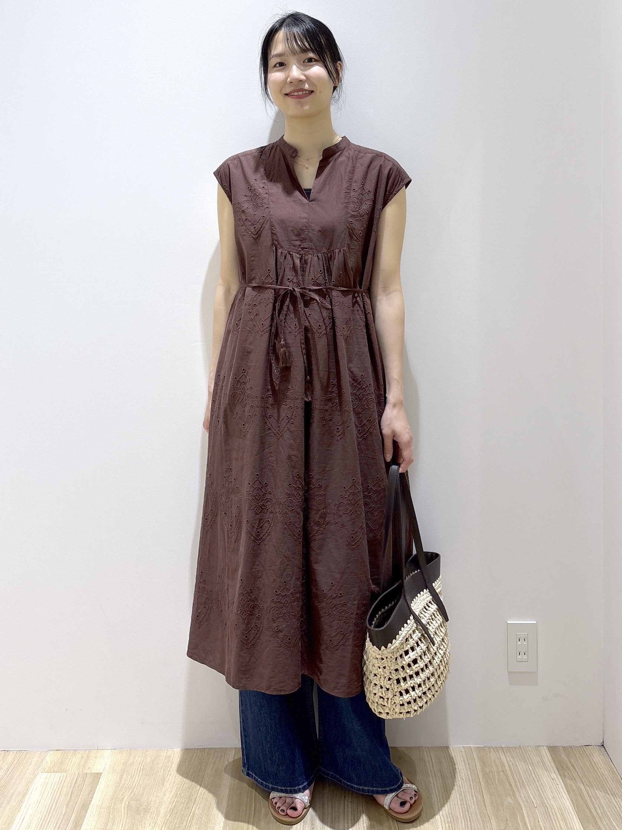sachikoさんの「OPAQUE.CLIP｜アイレットレース刺繍ワンピース【洗える】」を使ったコーディネート