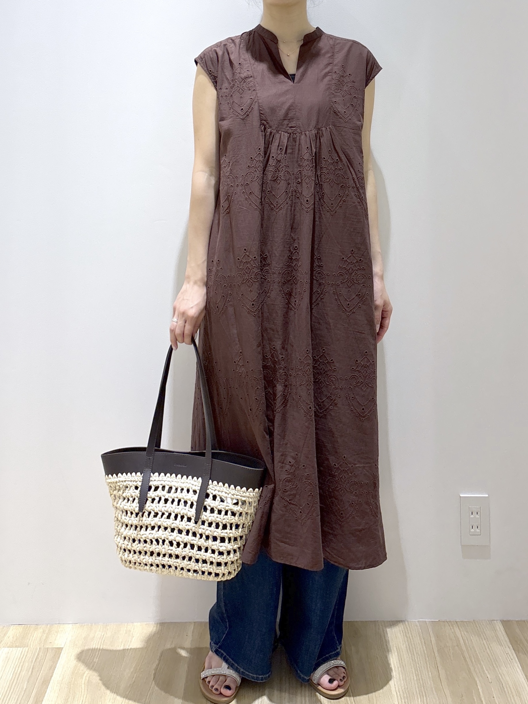 sachikoさんの「OPAQUE.CLIP｜アイレットレース刺繍ワンピース【洗える】」を使ったコーディネート