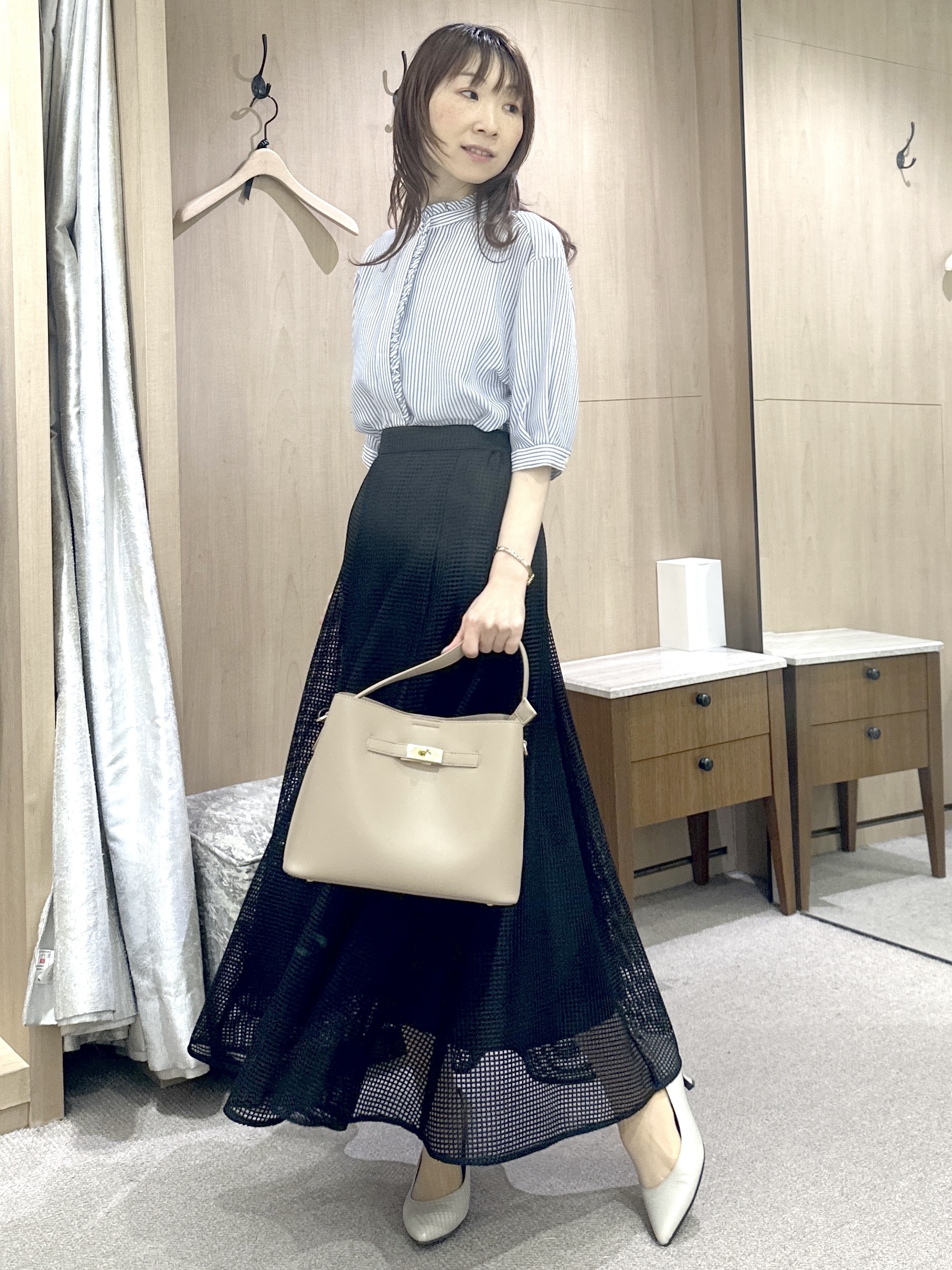 Miwaさんの「UNTITLED｜【接触冷感/通気性/洗える】スタンドカラーフリルブラウス」を使ったコーディネート