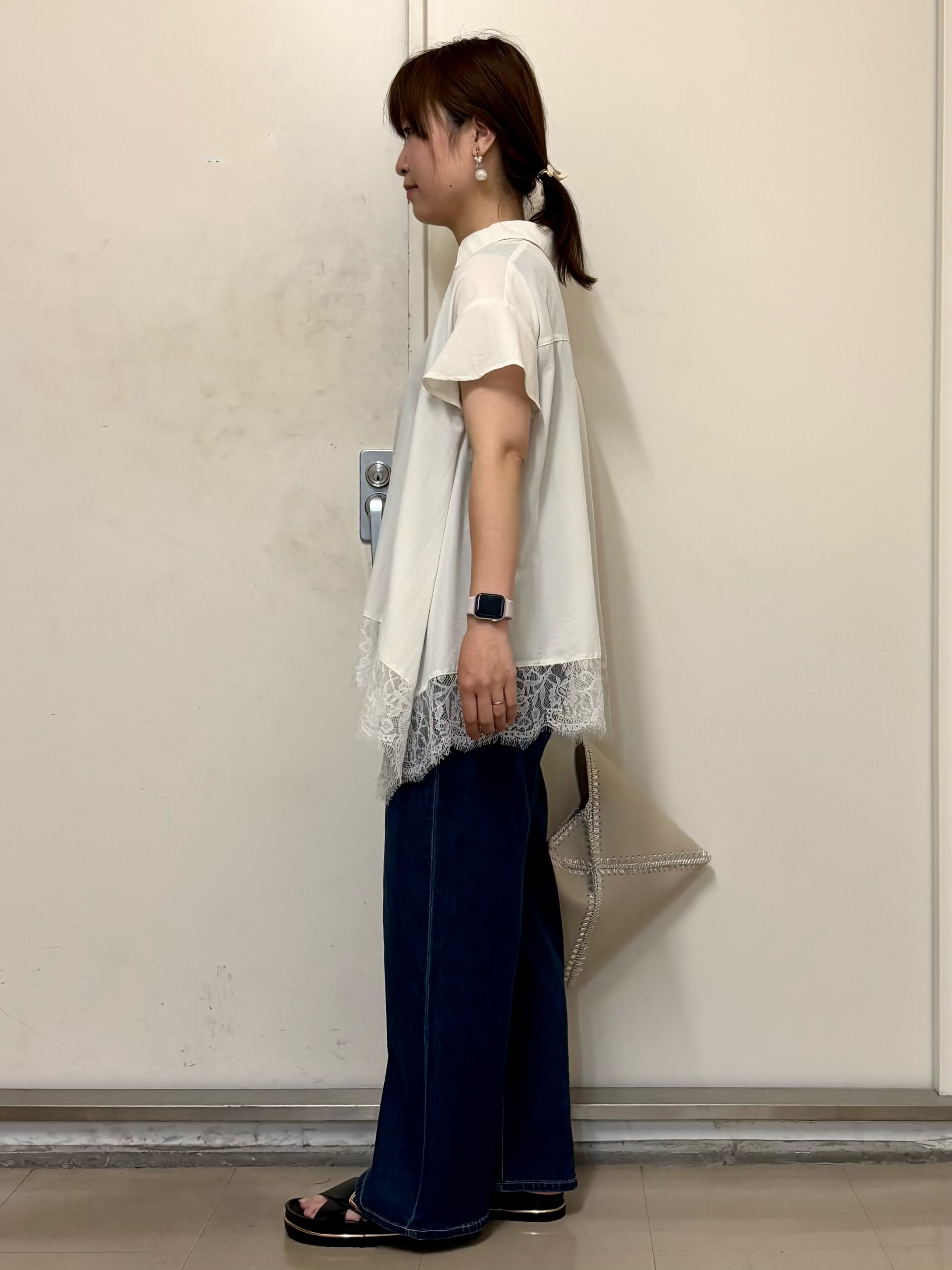 やまさんの「OPAQUE.CLIP｜裾レース スキッパーブラウス【洗濯機OK】」を使ったコーディネート