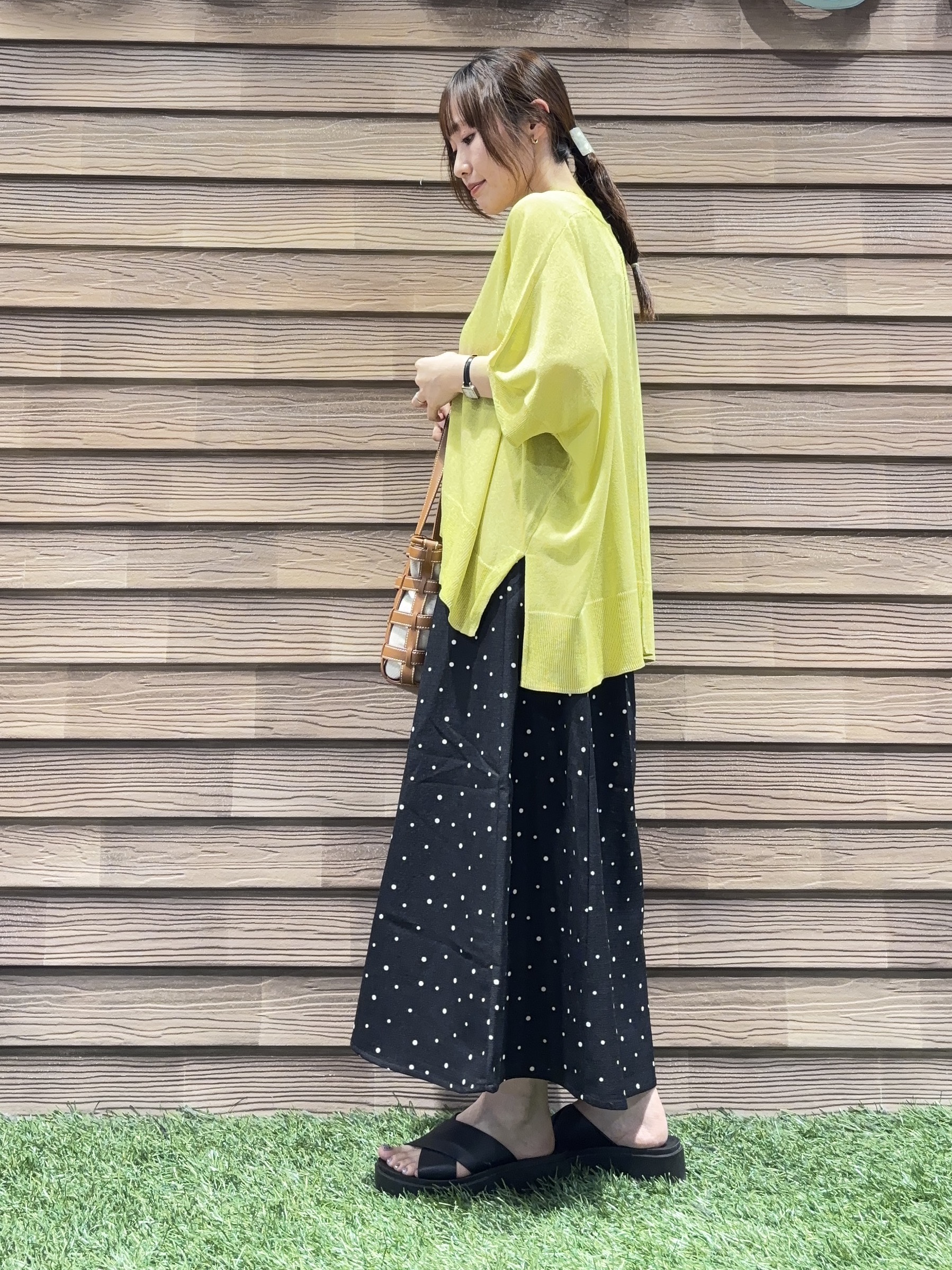himiさんの「SHOO･LA･RUE｜【洗濯機可/S-LL】カップ付き Wストラップ テレコキャミソール」を使ったコーディネート