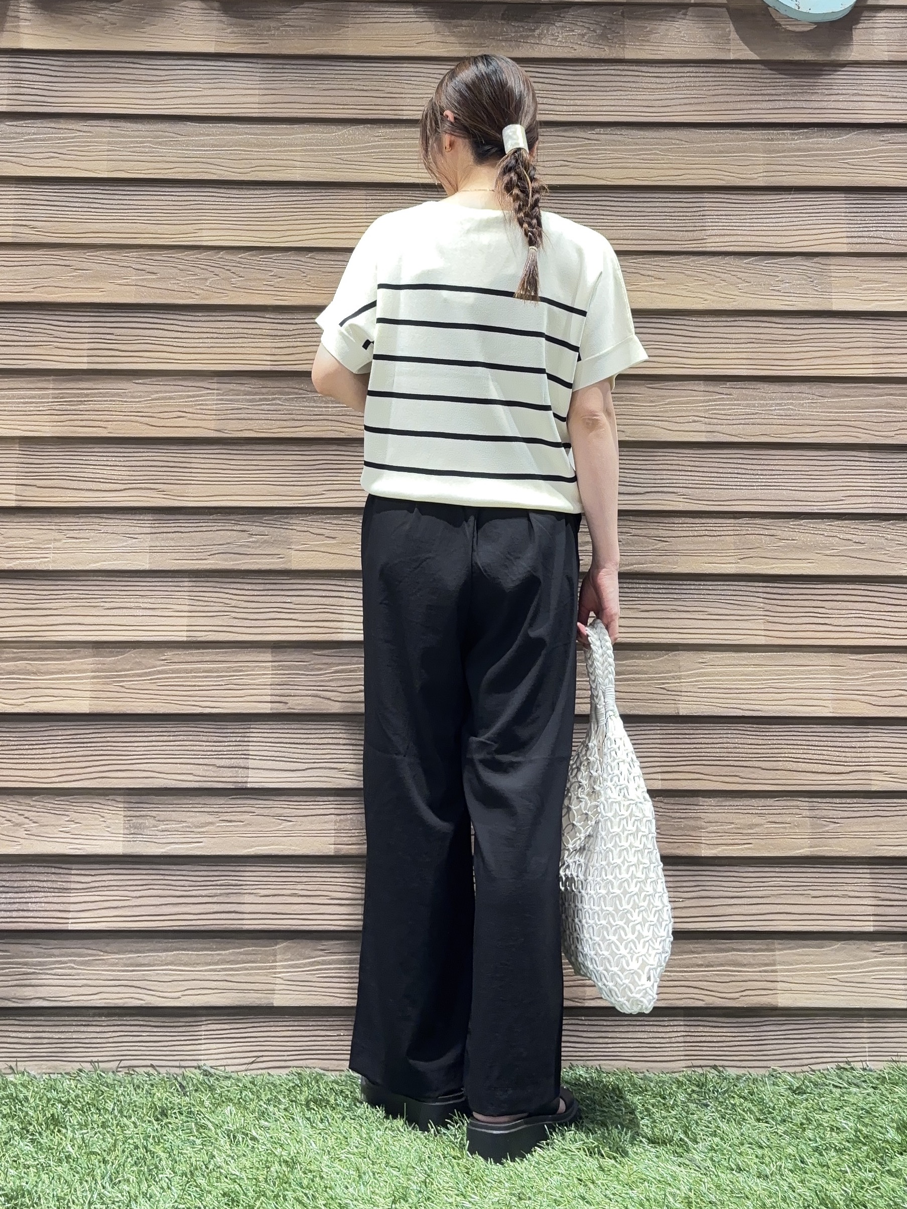 himiさんの「SHOO･LA･RUE｜【毎日洗える/UV】二の腕隠れる さらっとドルマン半袖ニット」を使ったコーディネート