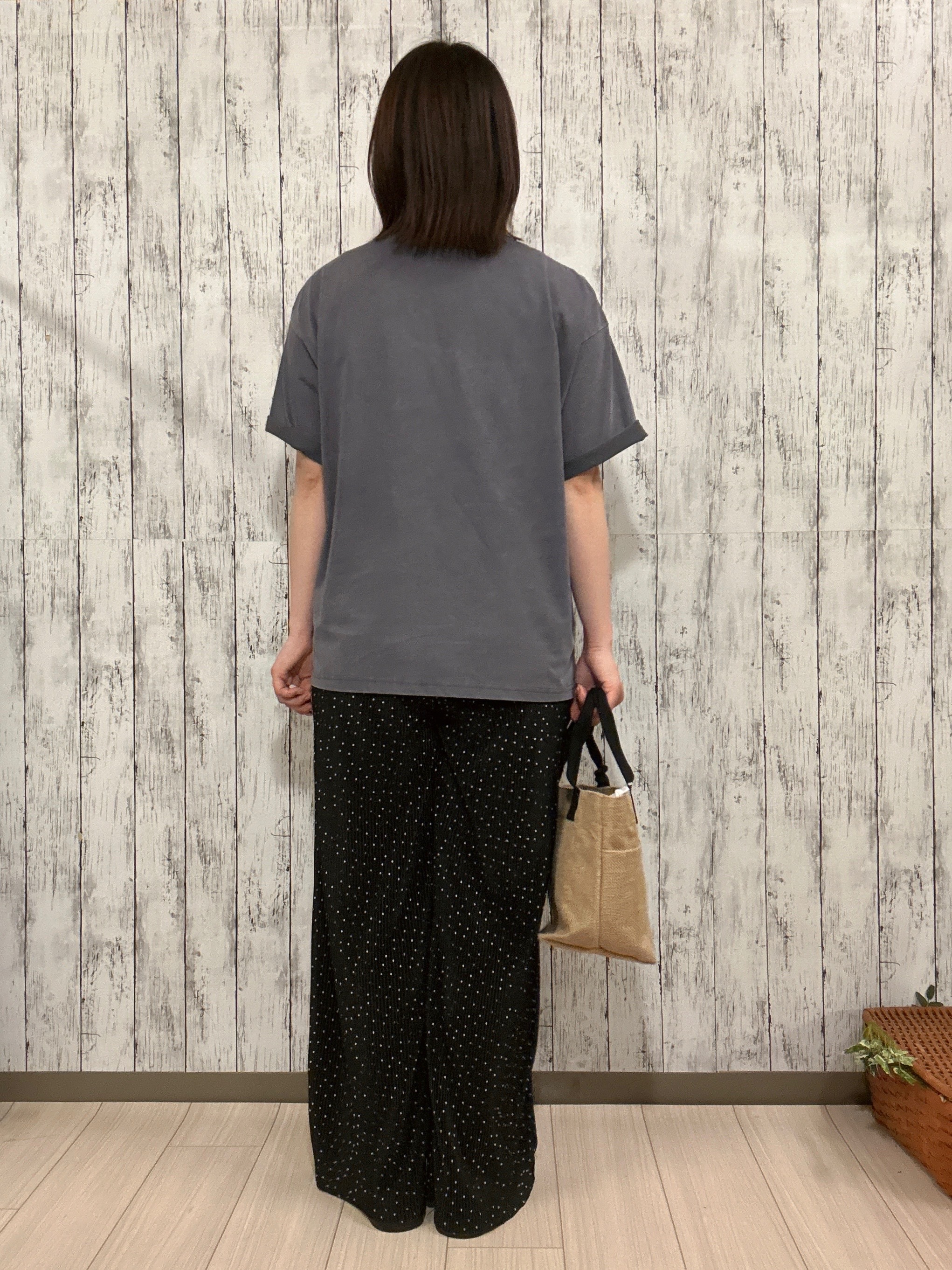 シカさんの「SHOO･LA･RUE｜キラキラベルトがアクセント 親指トングサンダル」を使ったコーディネート