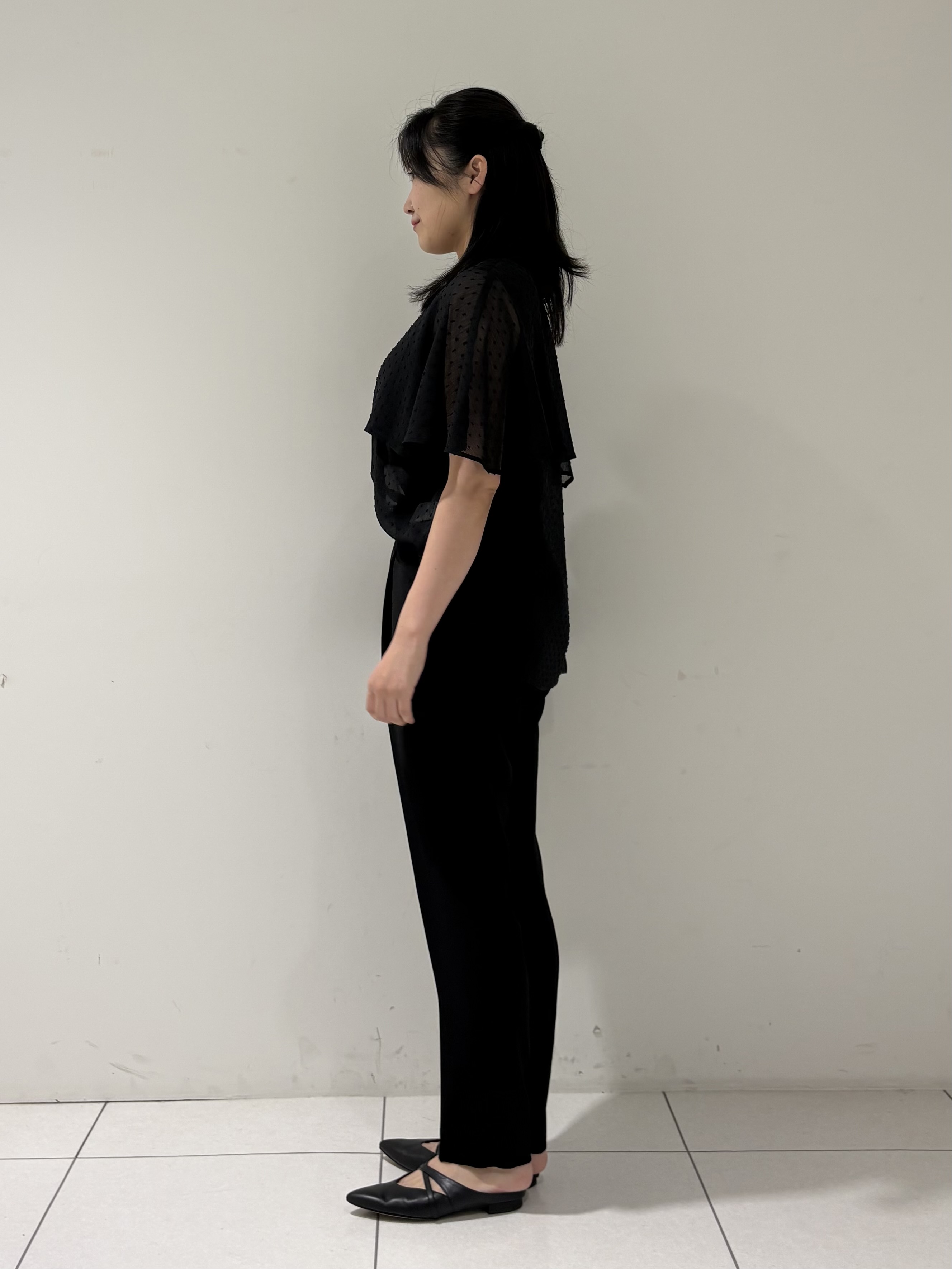 momokoさんの「INDIVI｜【洗える／ドットモチーフ】ケープスリーブブラウス」を使ったコーディネート