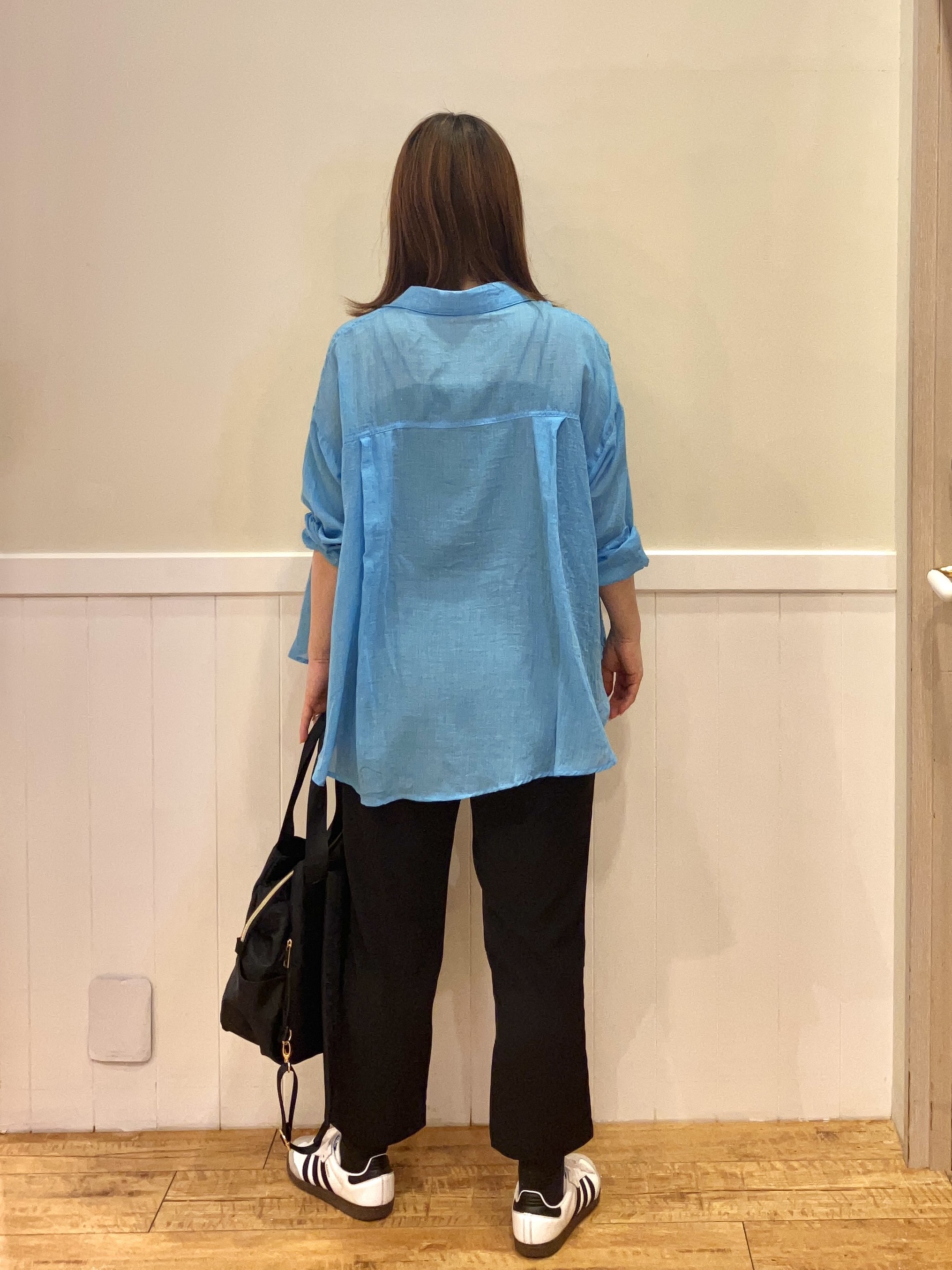 FUJIさんの「SHOO･LA･RUE｜【体型カバー】ふんわり質感 やわらかこなれシアーシャツ」を使ったコーディネート