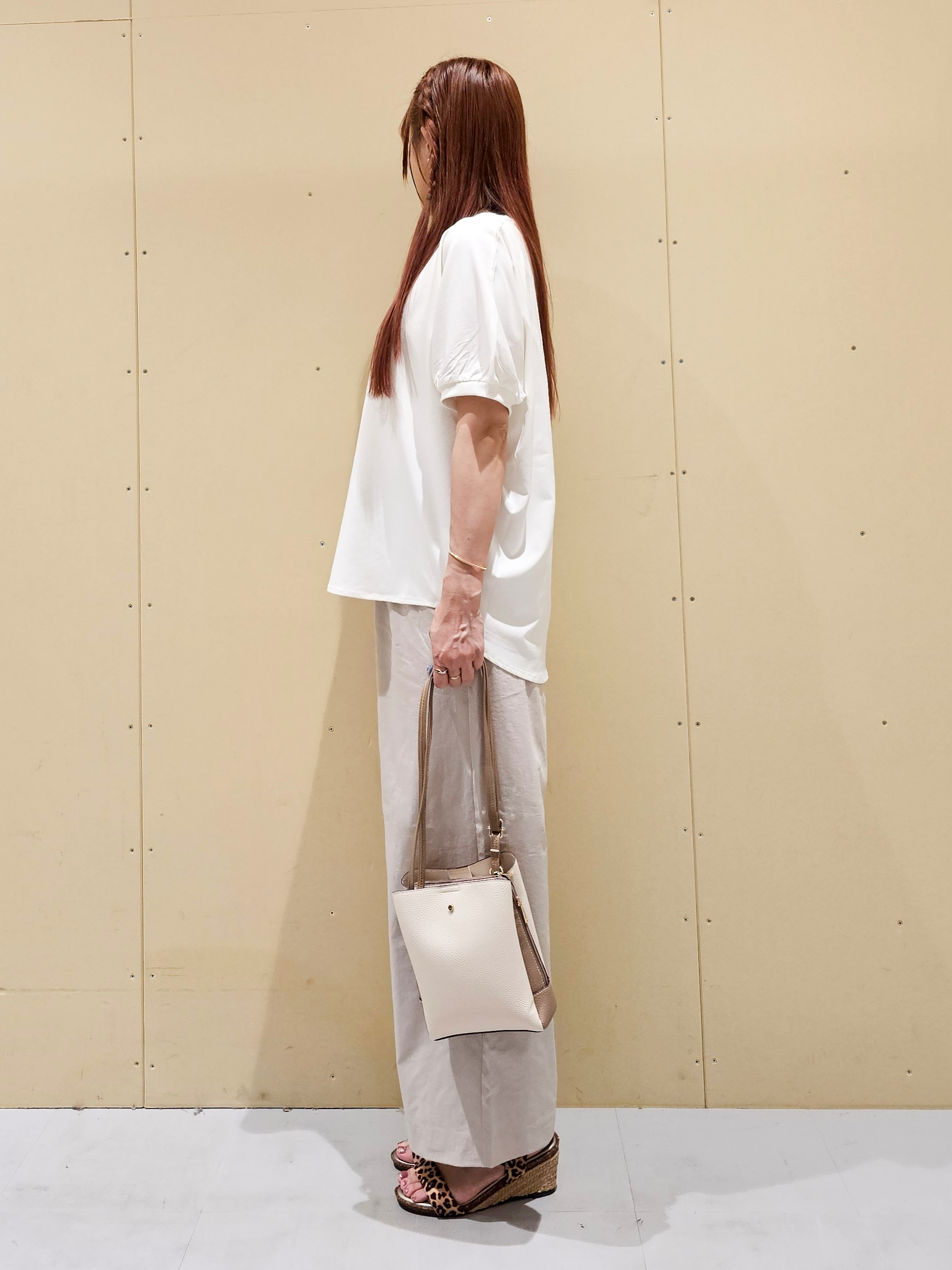 ゆゆさんの「SHOO･LA･RUE｜【洗濯後しわになりにくい】インせず着られる さらっとタッチのドルマンブラウス」を使ったコーディネート
