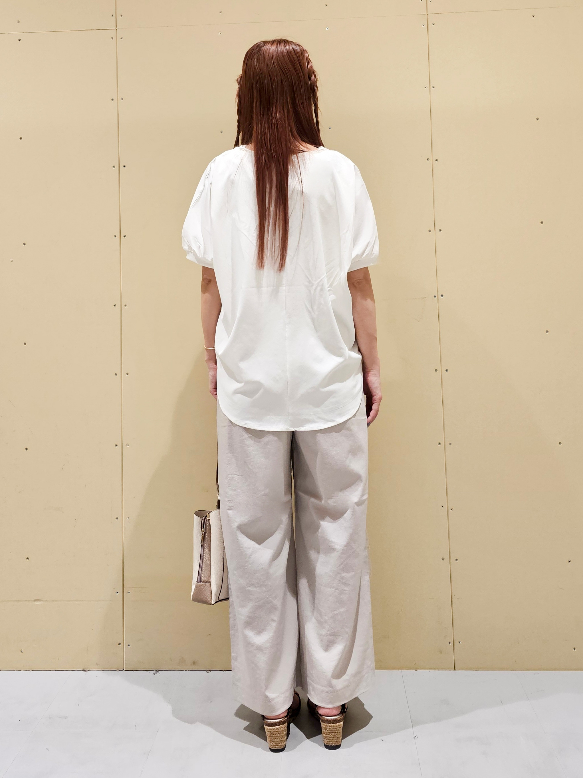 ゆゆさんの「SHOO･LA･RUE｜【洗濯後しわになりにくい】インせず着られる さらっとタッチのドルマンブラウス」を使ったコーディネート