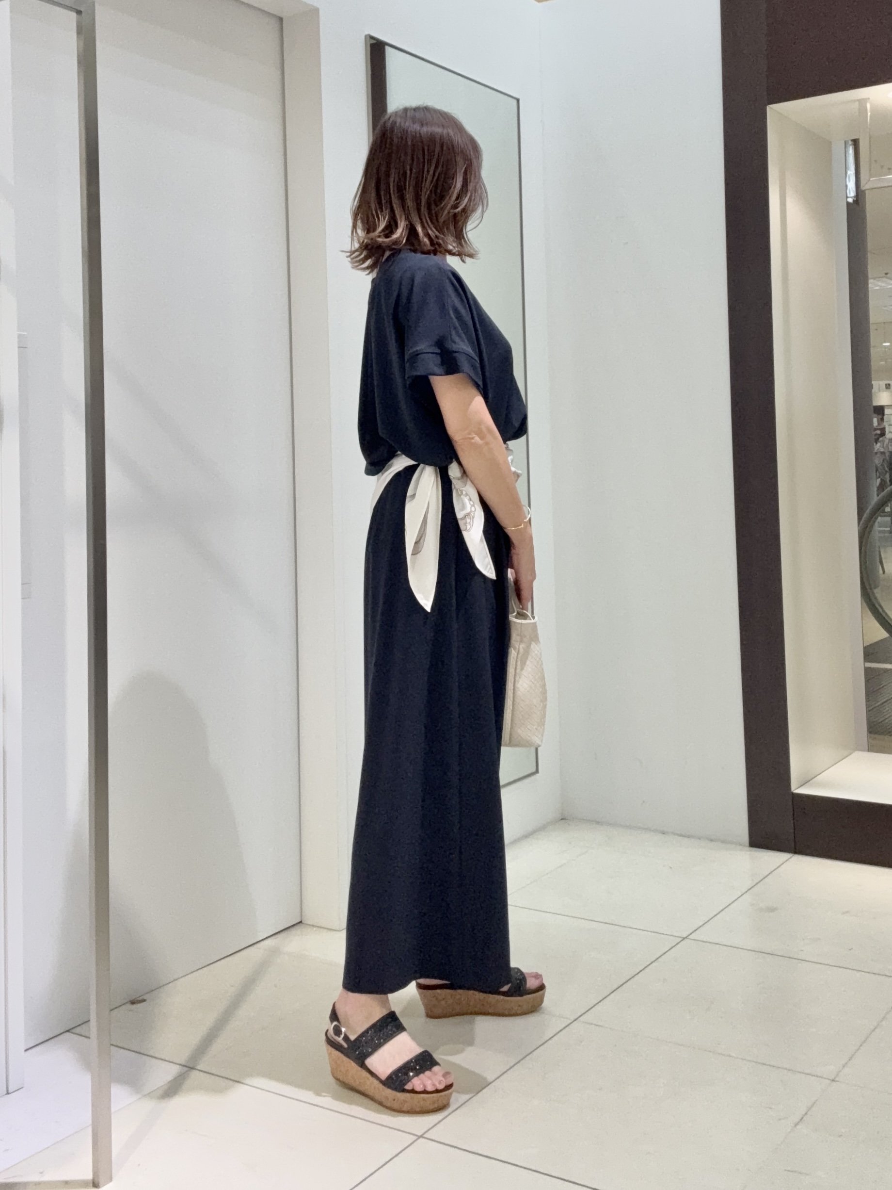 tomoさんの「UNTITLED｜【セットアップ可/UVカット/前後2WAY】リラクシーフレンチスリーブブラウス」を使ったコーディネート