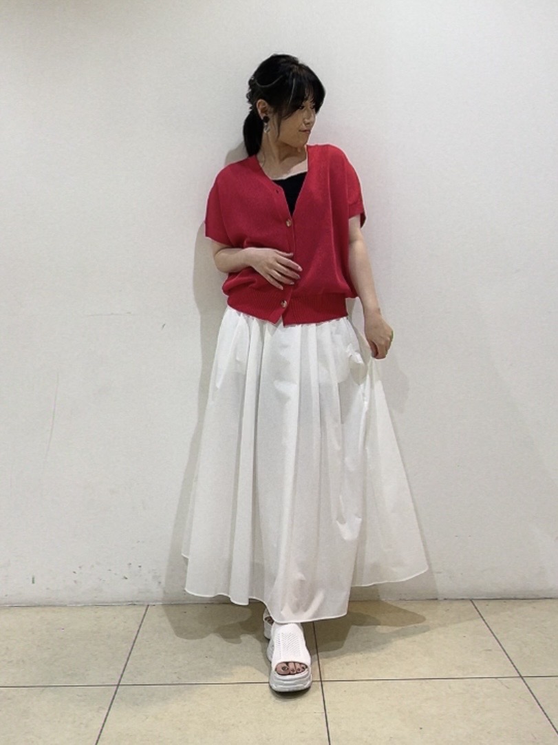 watanabeさんの「UNTITLED｜【洗える/清涼感】ドライタッチスリーブレスカーディガン」を使ったコーディネート
