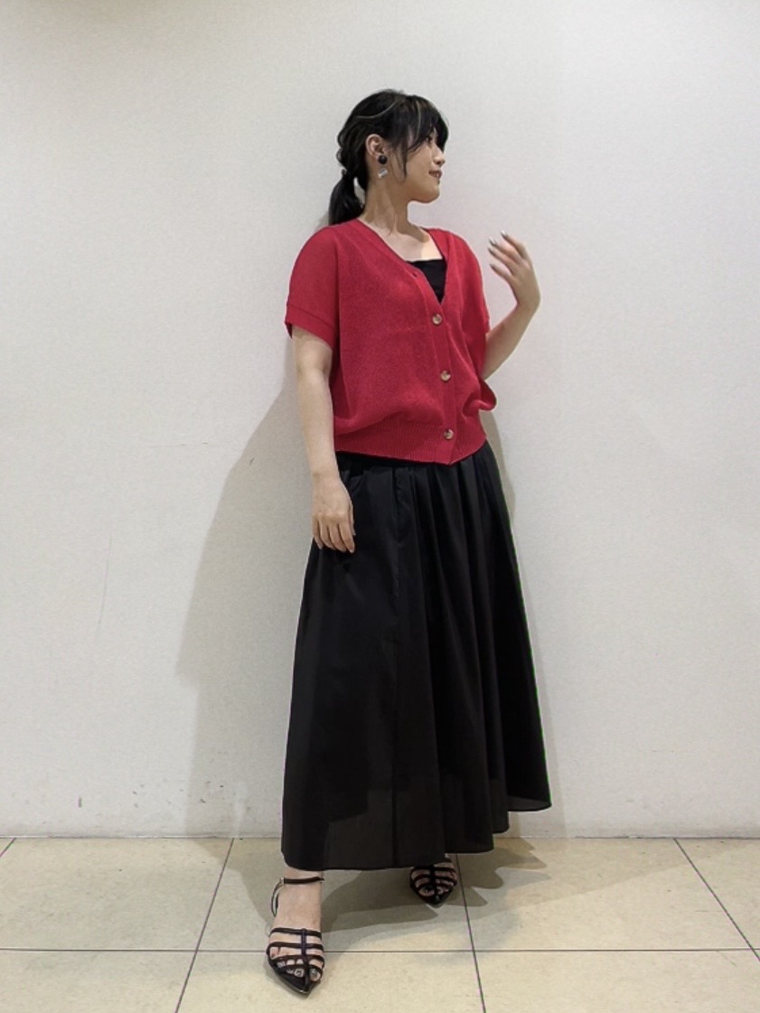 watanabeさんの「UNTITLED｜【洗える/清涼感】ドライタッチスリーブレスカーディガン」を使ったコーディネート