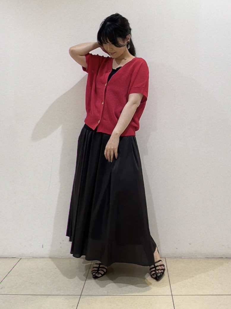 watanabeさんの「UNTITLED｜【洗える/清涼感】ドライタッチスリーブレスカーディガン」を使ったコーディネート