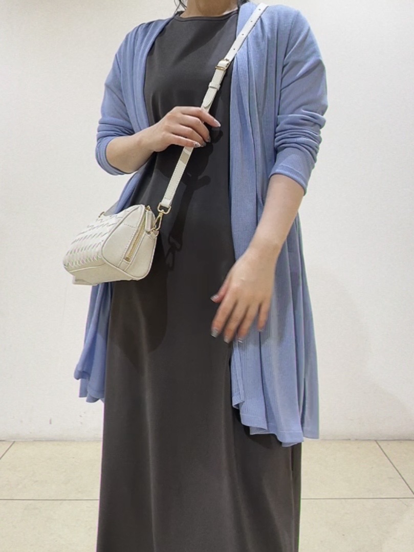 watanabeさんの「UNTITLED｜【洗える／アンサンブル可能】シアーストライプカーディガン」を使ったコーディネート