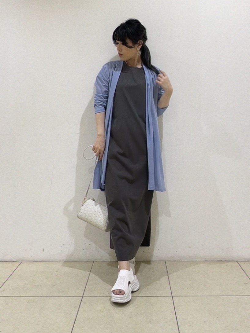 watanabeさんの「UNTITLED｜【洗える／アンサンブル可能】シアーストライプカーディガン」を使ったコーディネート