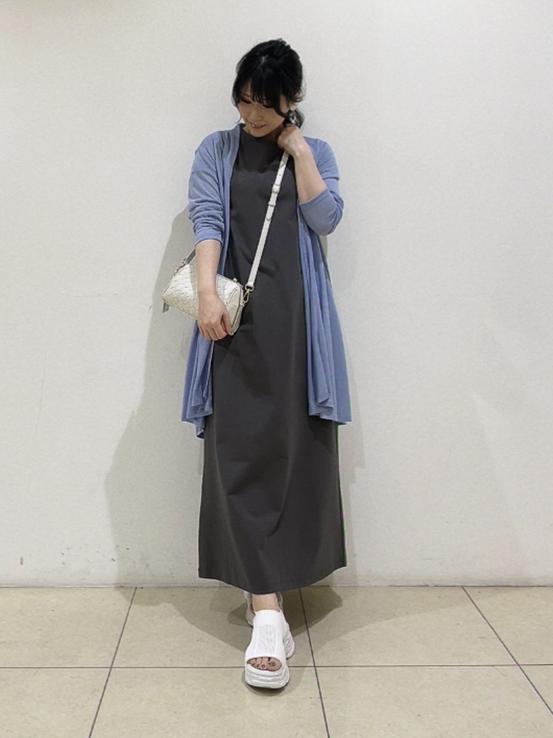 watanabeさんの「UNTITLED｜【洗える／アンサンブル可能】シアーストライプカーディガン」を使ったコーディネート