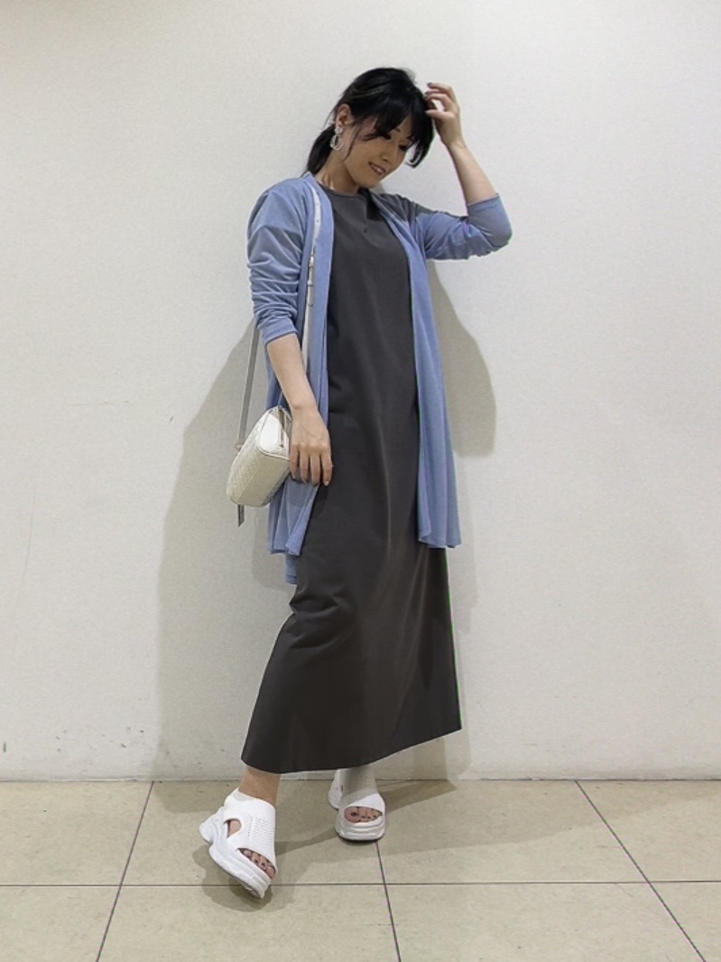 watanabeさんの「UNTITLED｜【洗える／アンサンブル可能】シアーストライプカーディガン」を使ったコーディネート