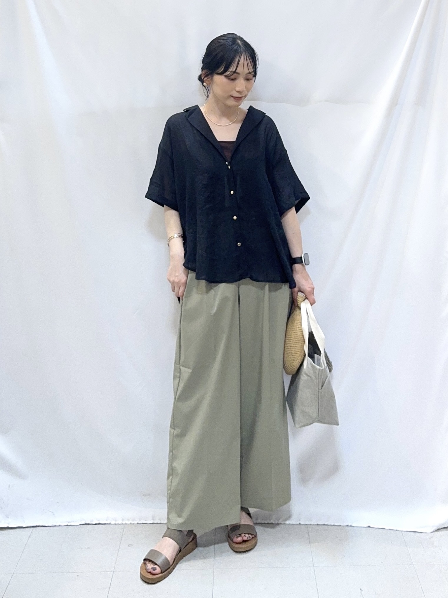 𝐇𝐢𝐫𝐨𝐦𝐢さんの「SHOO･LA･RUE｜【S-LL】ナチュラルに決まる 半袖シアーシャツジャケット」を使ったコーディネート