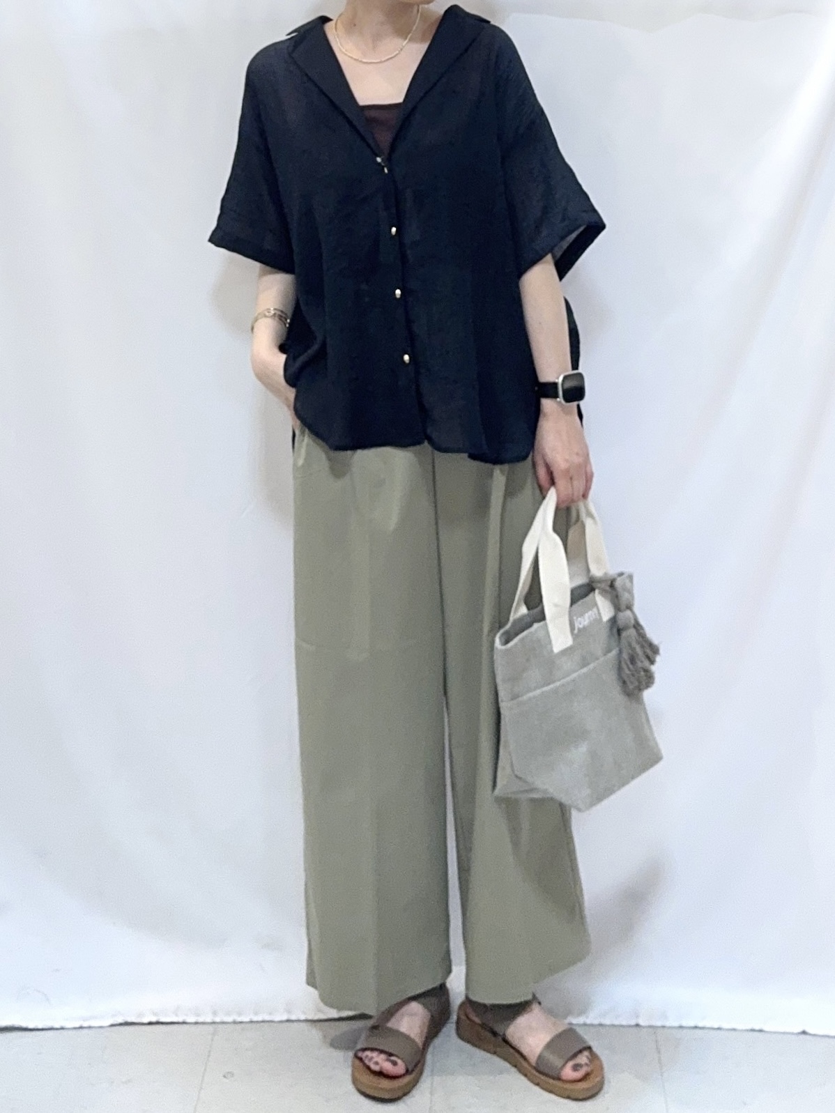 𝐇𝐢𝐫𝐨𝐦𝐢さんの「SHOO･LA･RUE｜【S-LL】ナチュラルに決まる 半袖シアーシャツジャケット」を使ったコーディネート