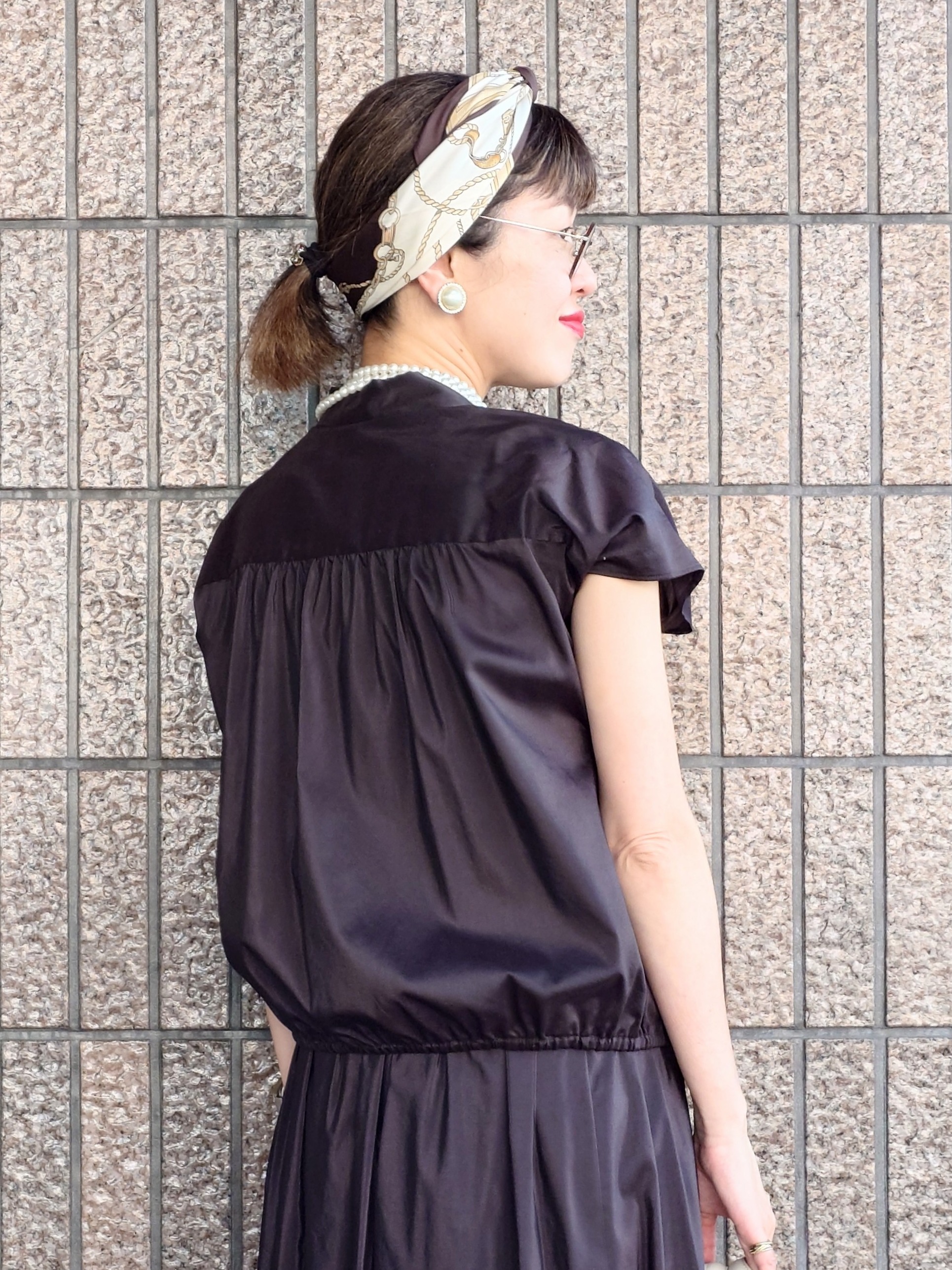 MUTSUKOさんの「UNTITLED｜【セットアップ可/軽量/清涼感】ローンギャザーブラウス」を使ったコーディネート