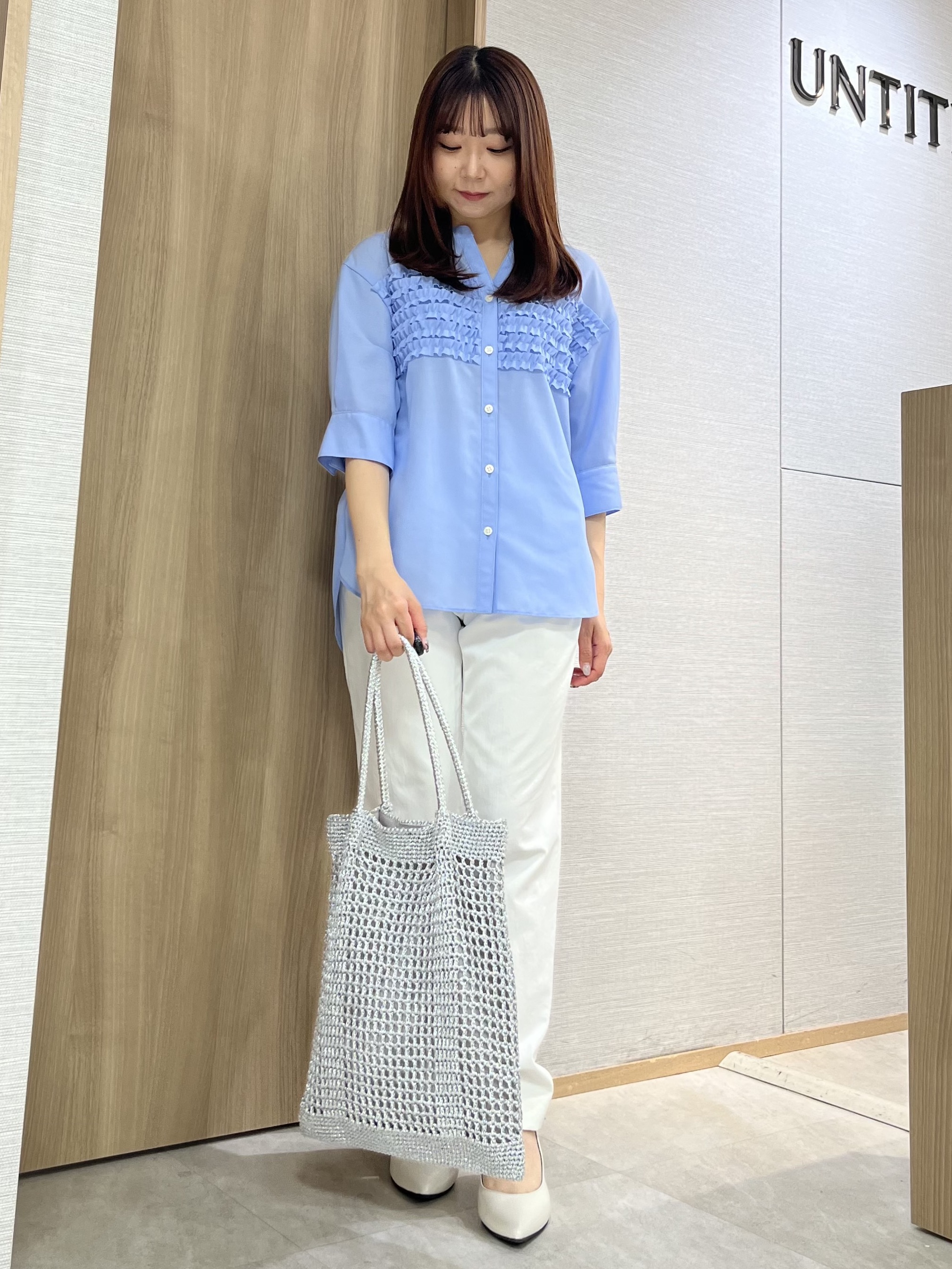 KAHOさんの「UNTITLED｜【接触冷感/通気性/洗える】フロントフリルブラウス」を使ったコーディネート