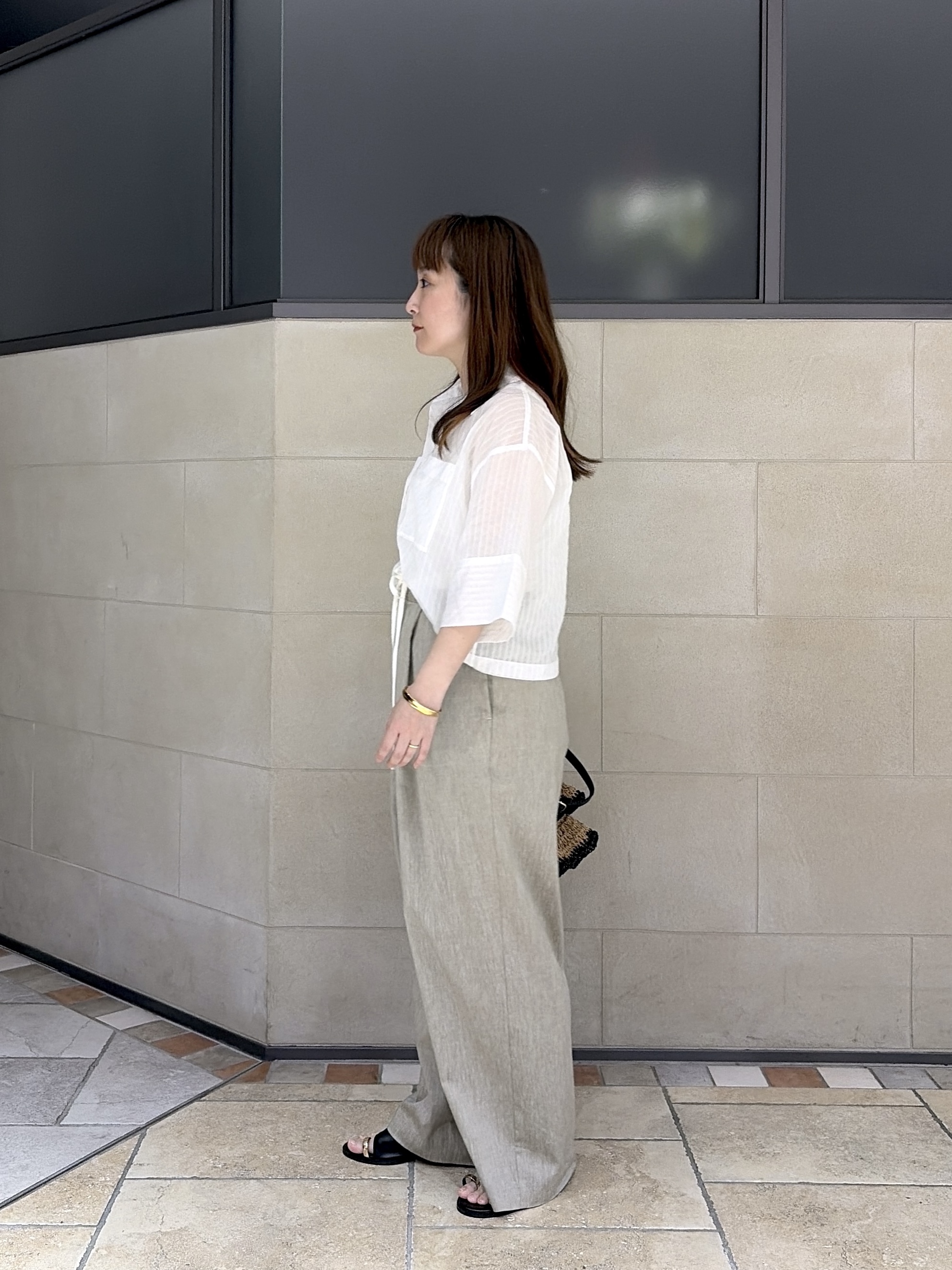 よねさんの「INDIVI｜ボックスシルエットシアーシャツ【接触冷感】」を使ったコーディネート