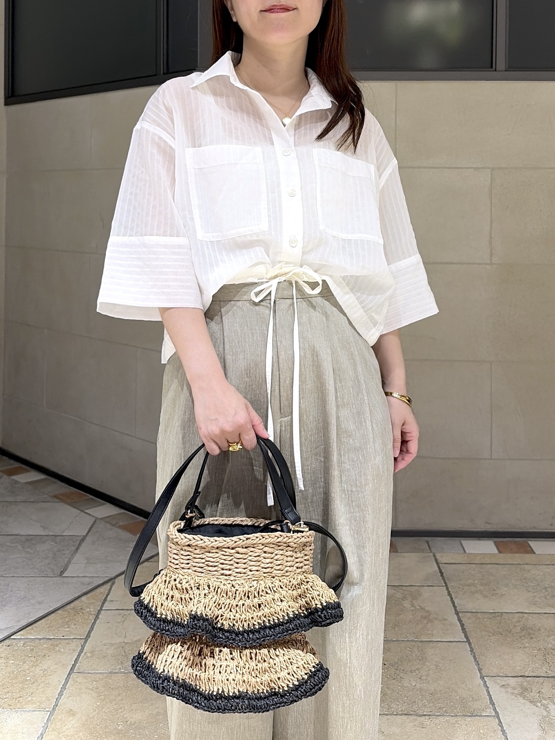 よねさんの「INDIVI｜ボックスシルエットシアーシャツ【接触冷感】」を使ったコーディネート