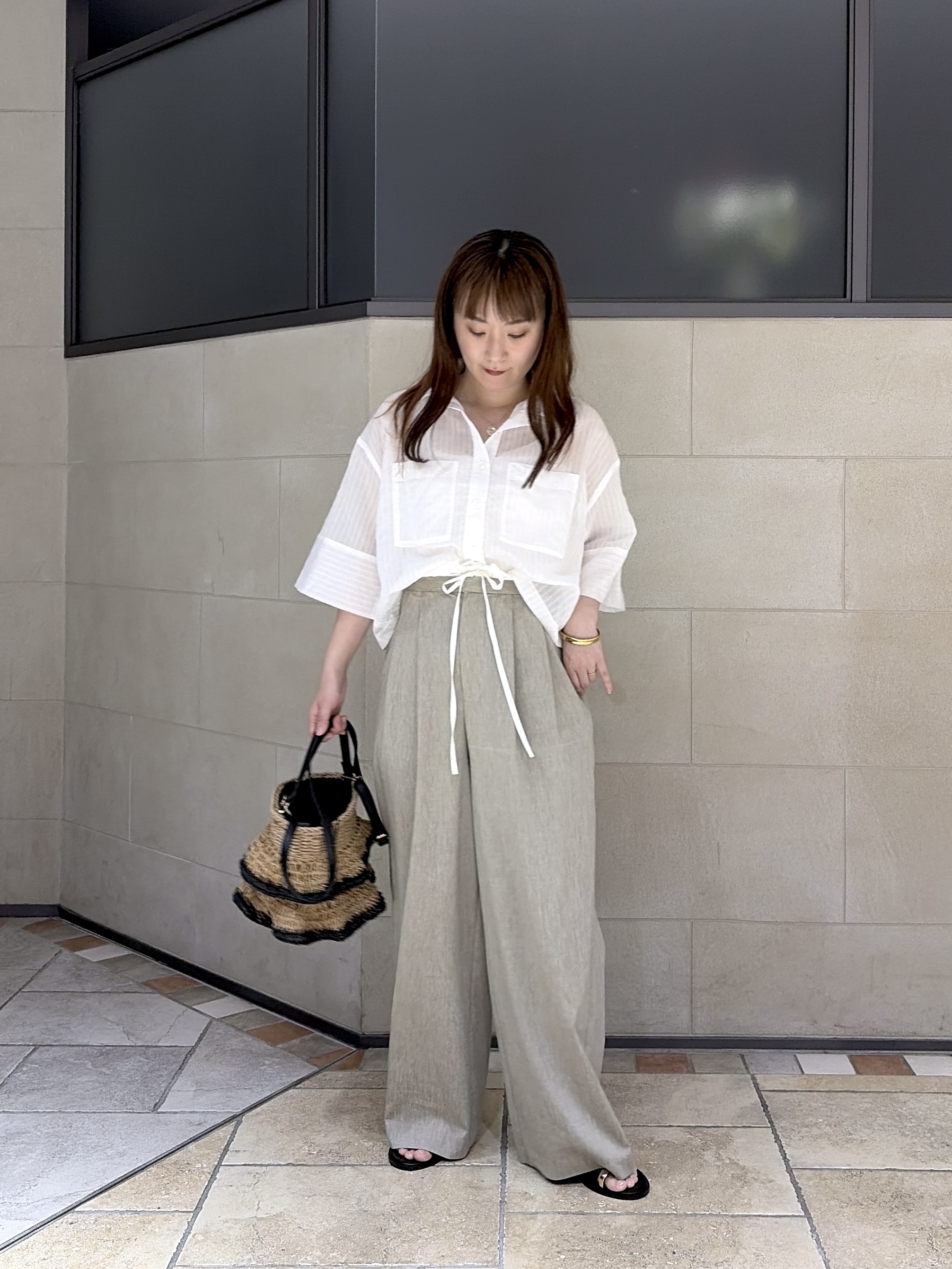 よねさんの「INDIVI｜ボックスシルエットシアーシャツ【接触冷感】」を使ったコーディネート
